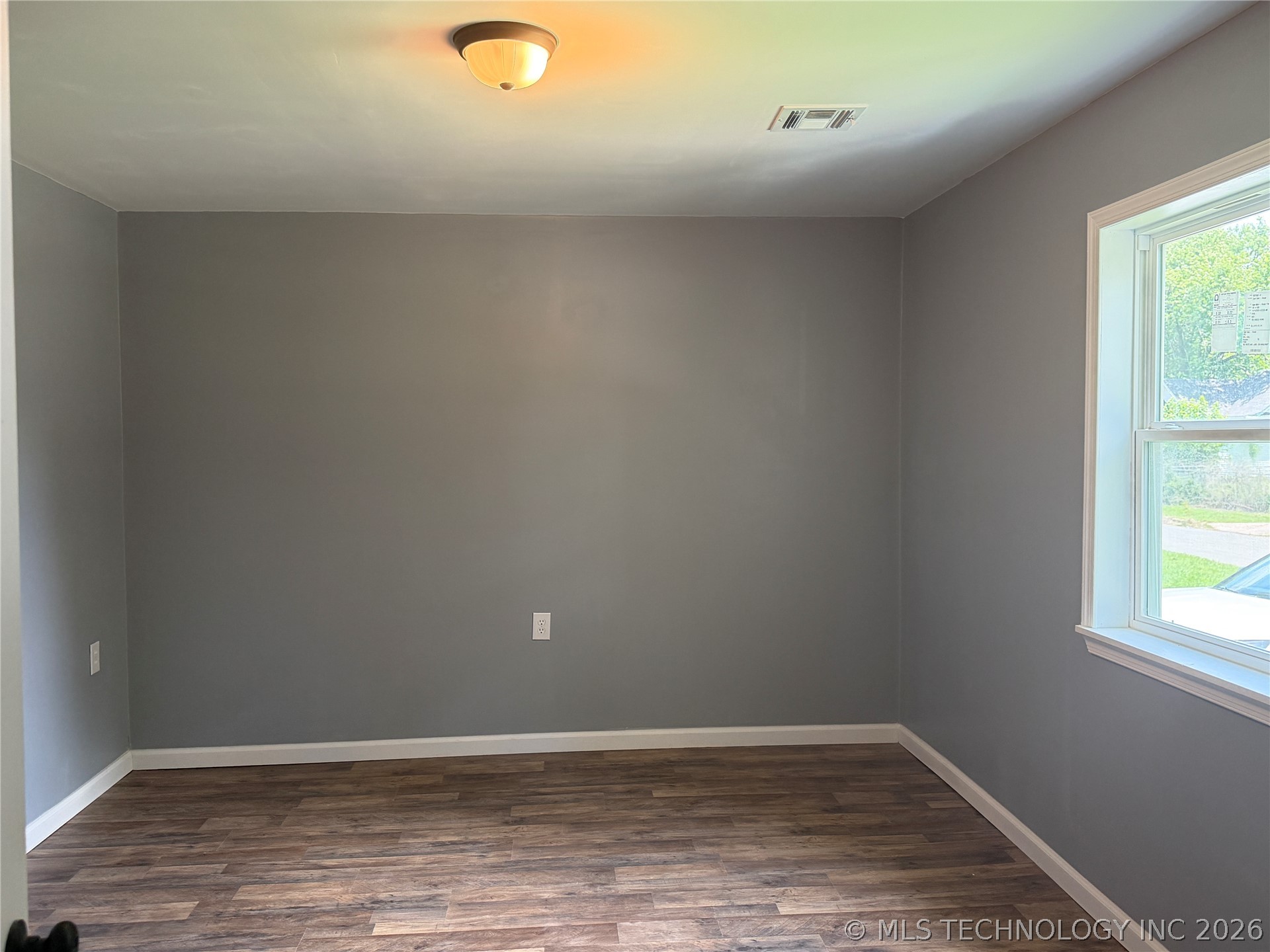 805 N J Street Property Photo 7