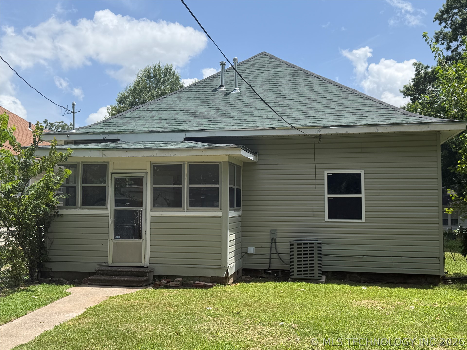 805 N J Street Property Photo 23