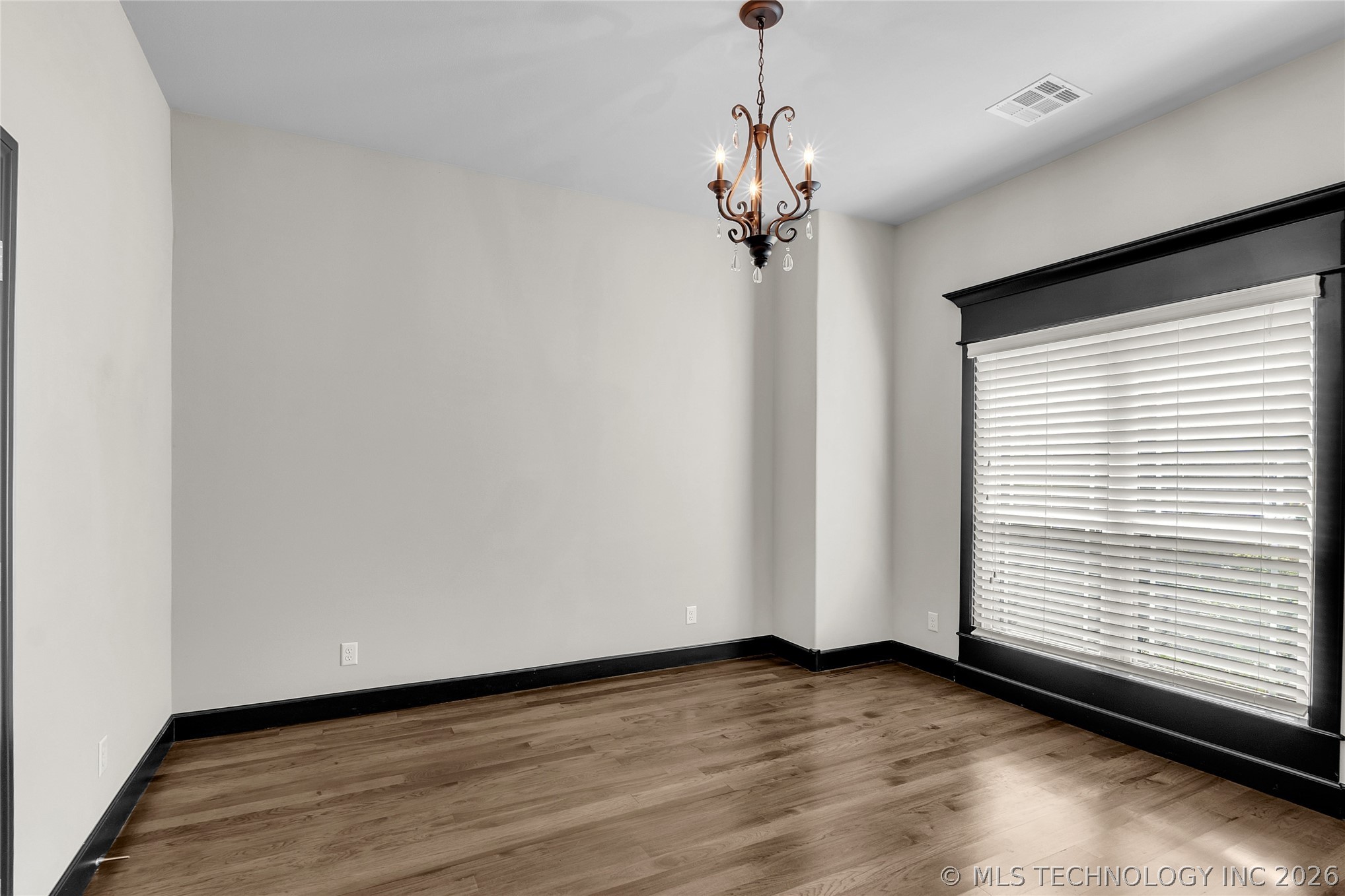 3915 S 15th Place Property Photo 6