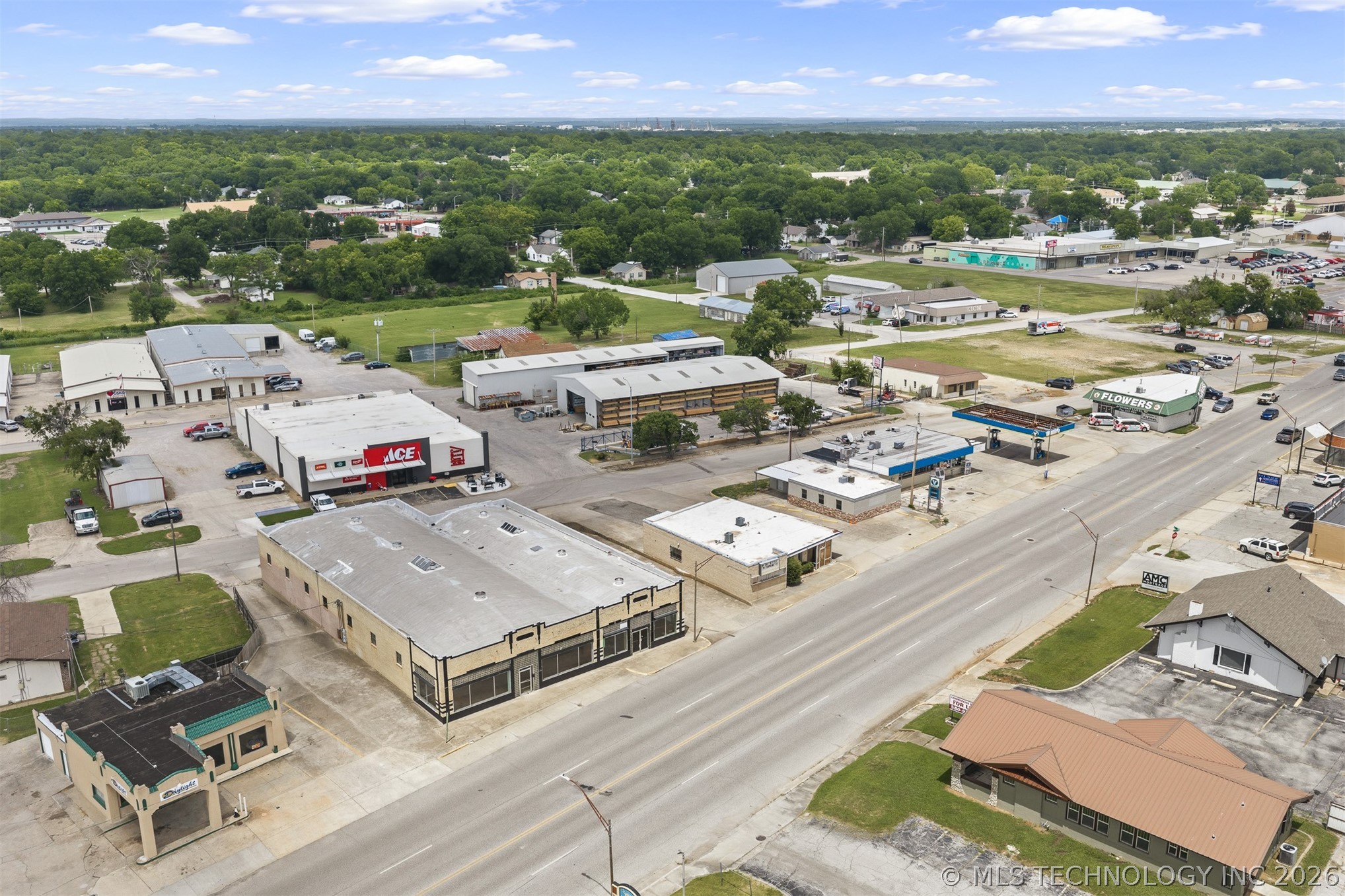 813 W Broadway Street Property Photo 1