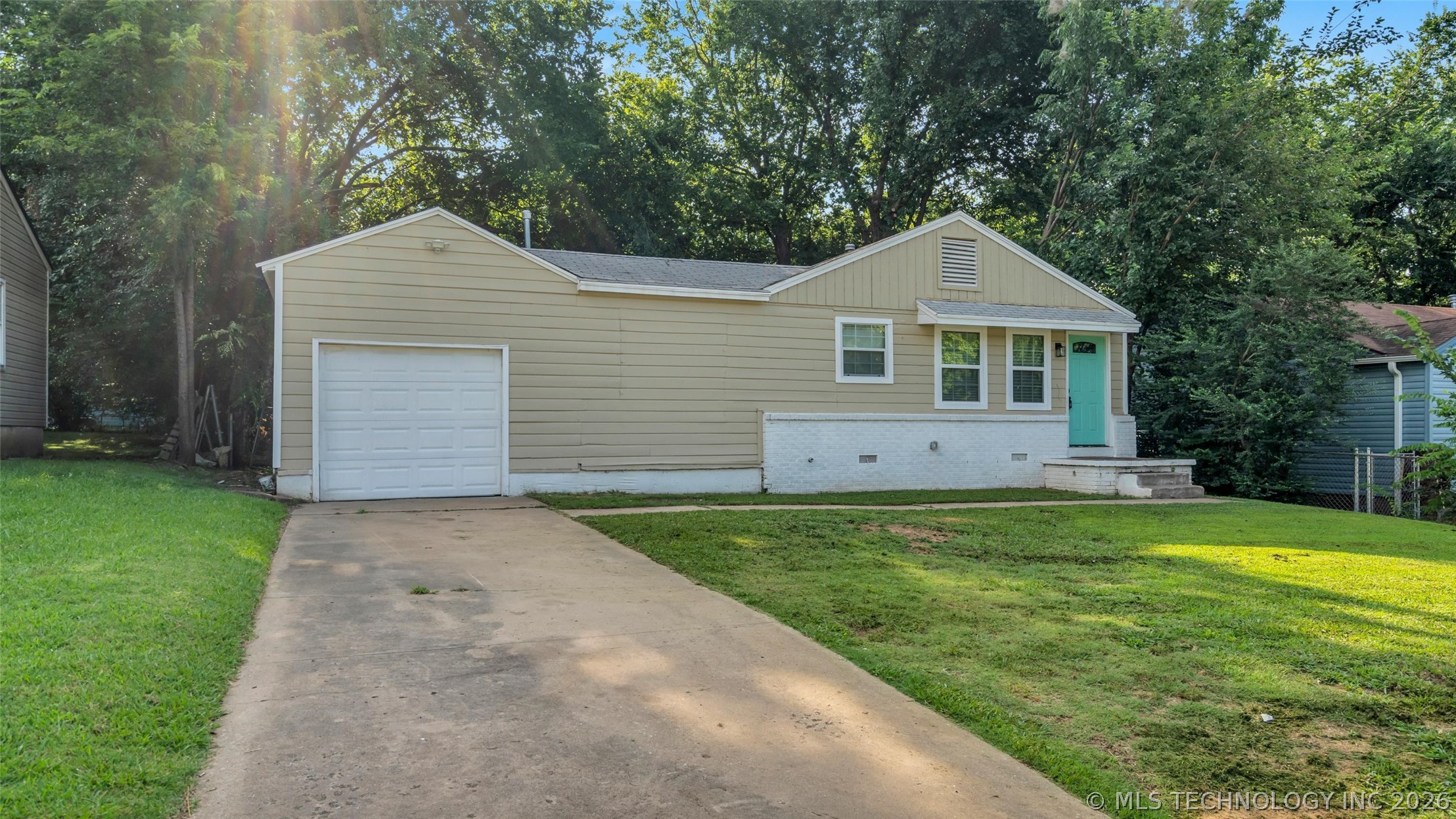 4681 N Boulder Avenue Property Photo 1