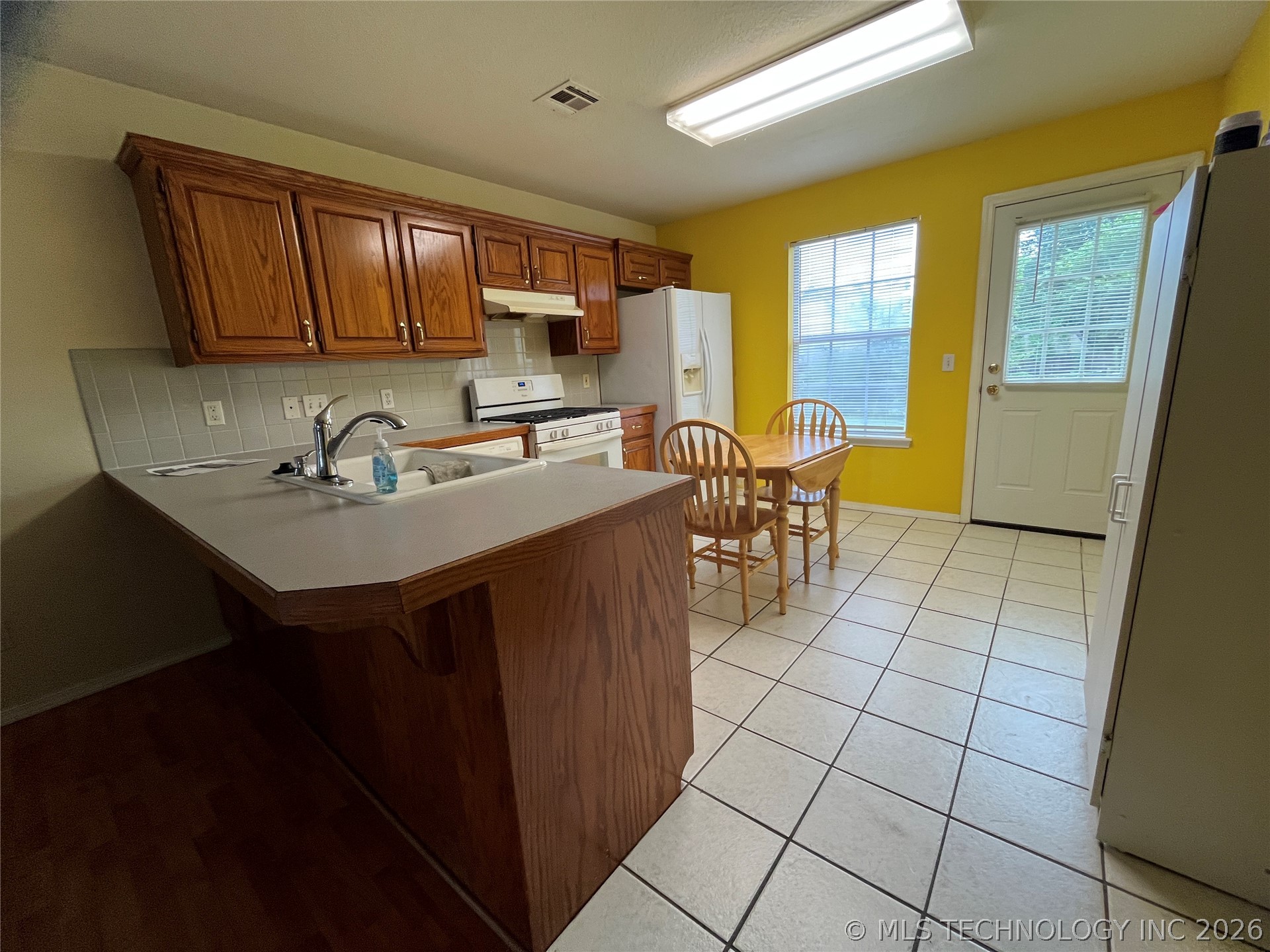 1331 E Bryan Avenue Property Photo 6
