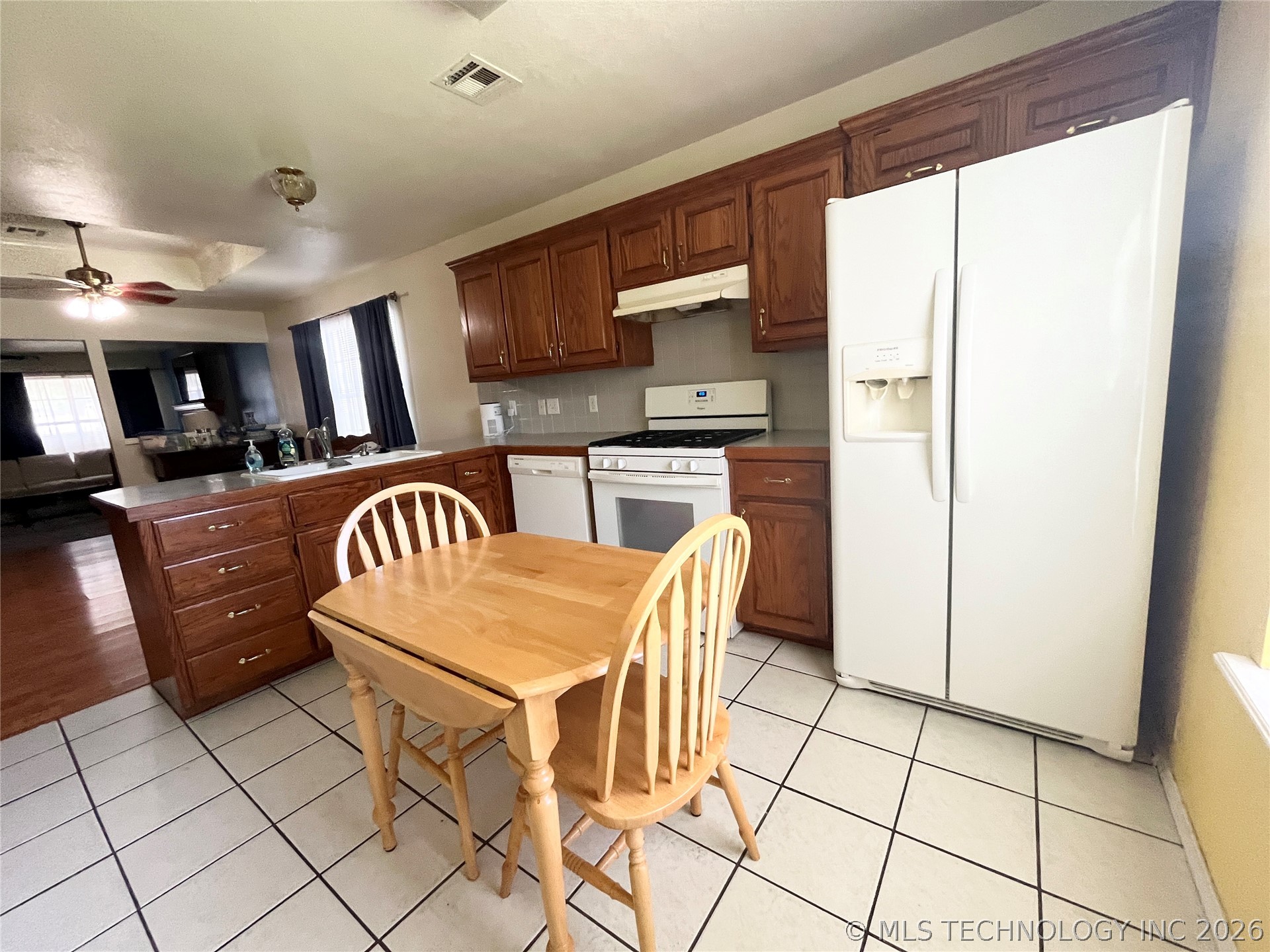 1331 E Bryan Avenue Property Photo 7