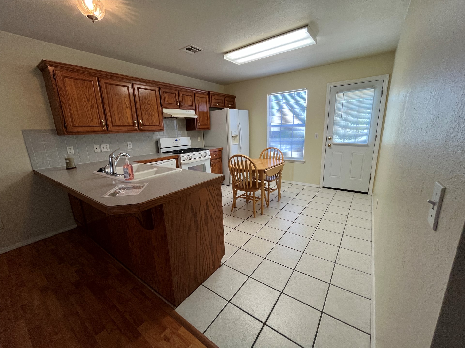 1331 E Bryan Avenue Property Photo 7