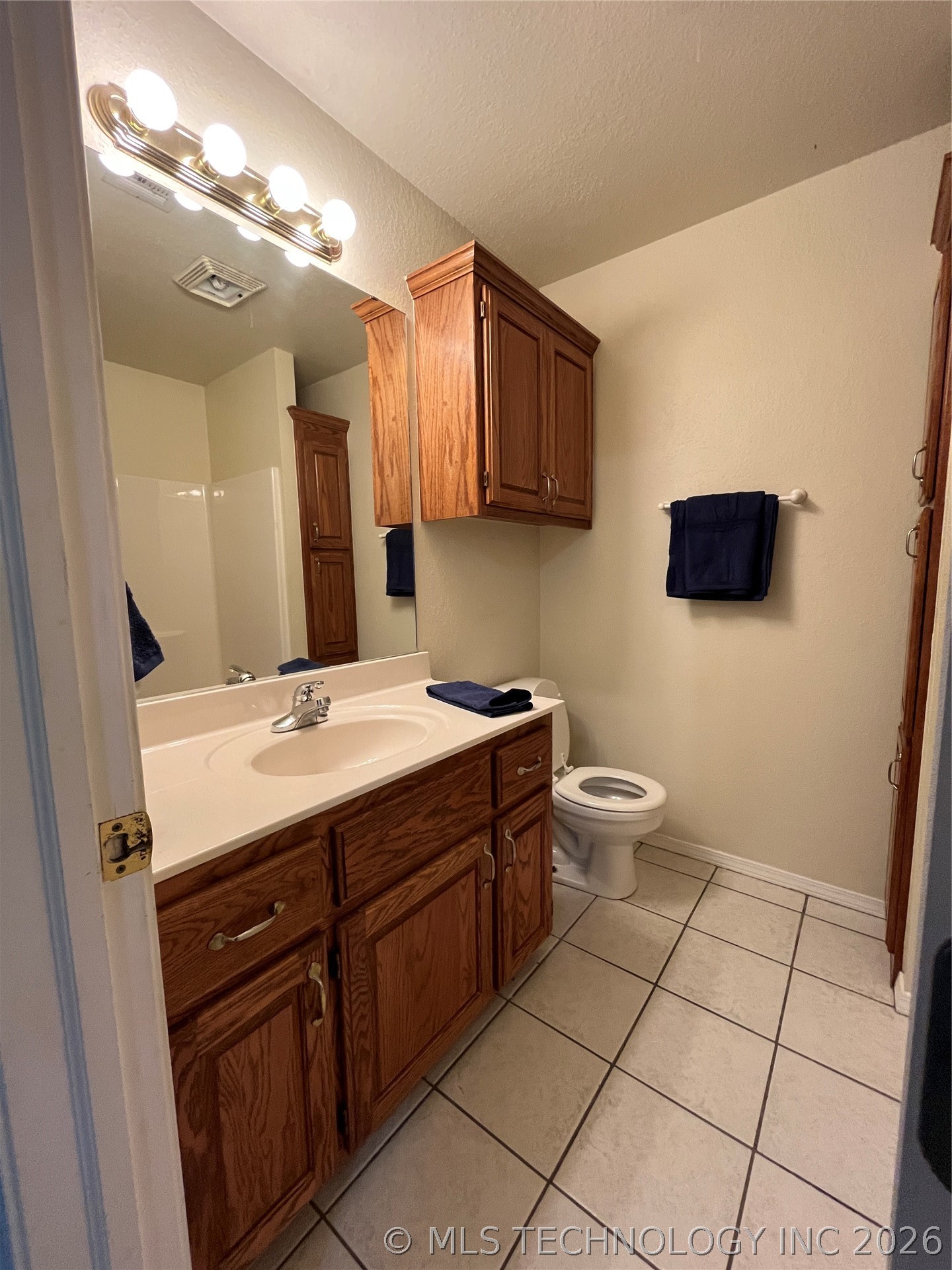 1331 E Bryan Avenue Property Photo 10