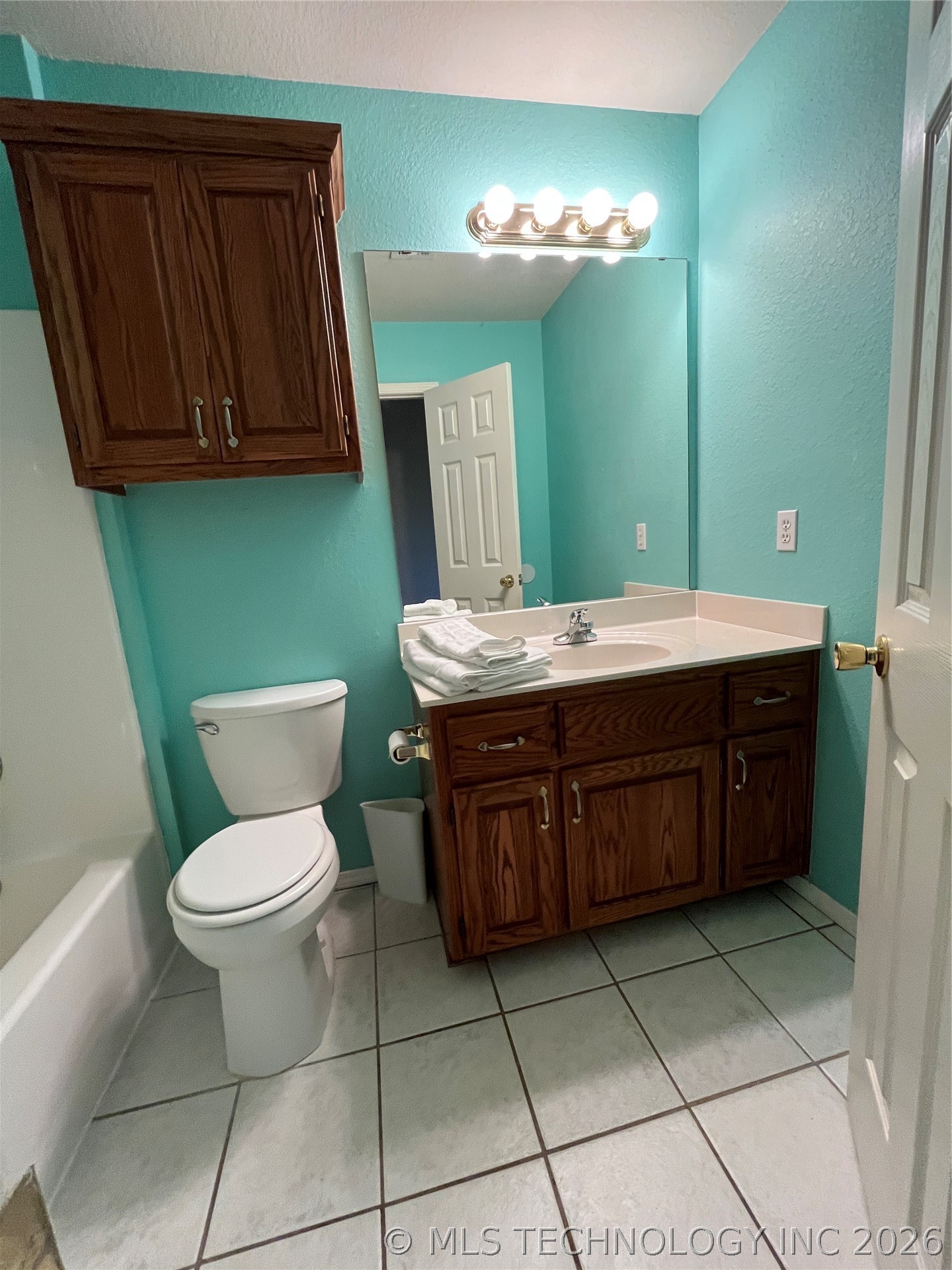 1331 E Bryan Avenue Property Photo 11