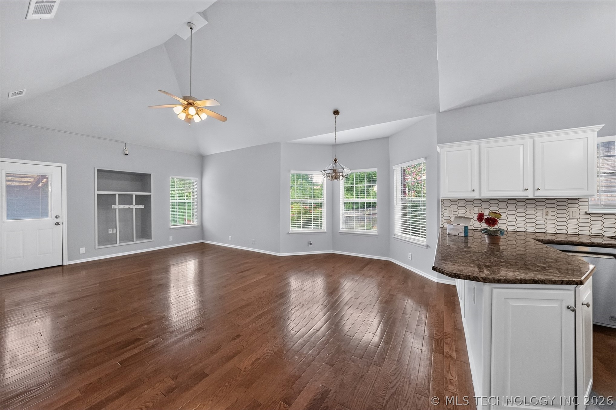 9624 S 67th East Avenue Property Photo 11