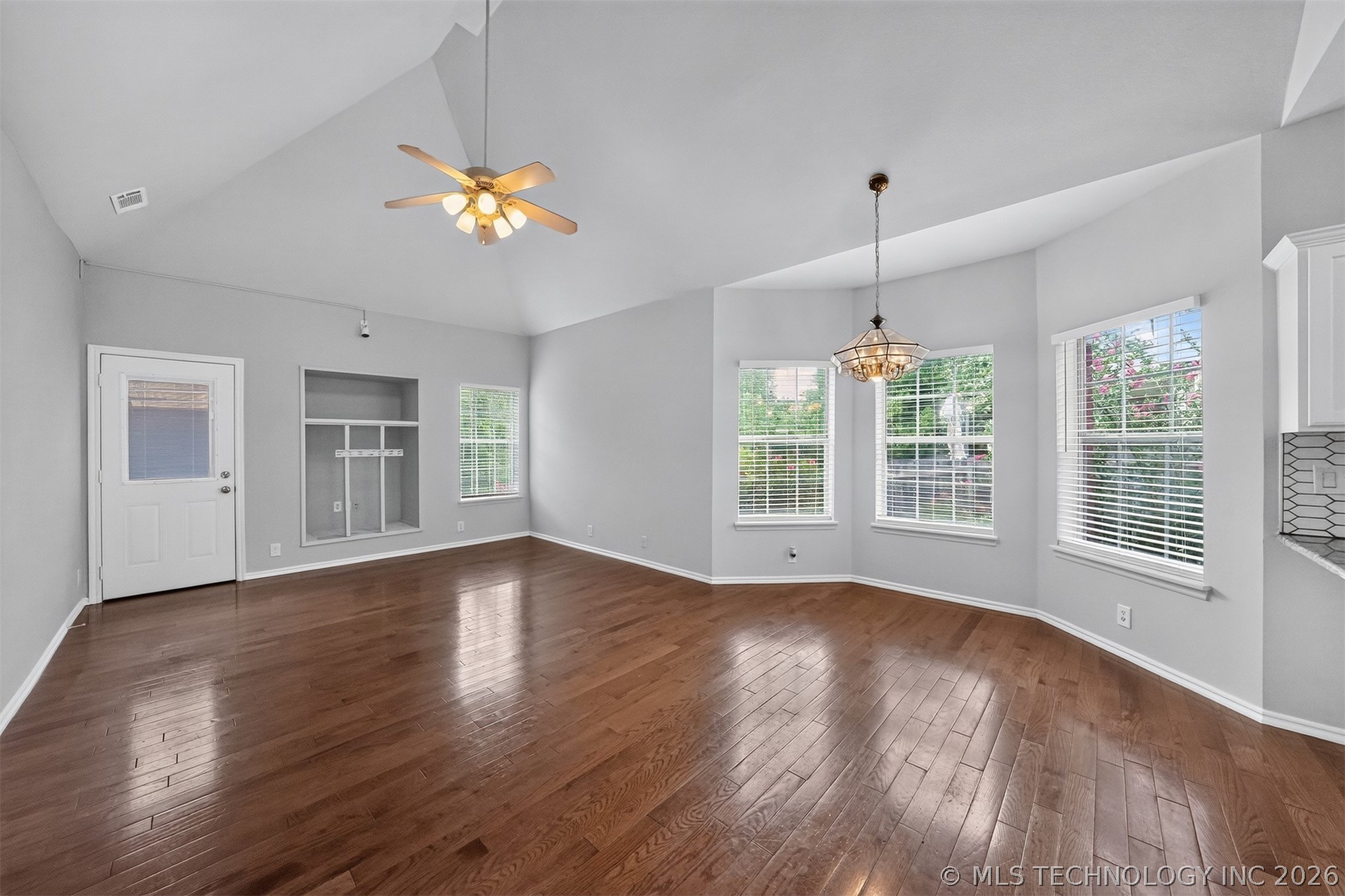 9624 S 67th East Avenue Property Photo 17