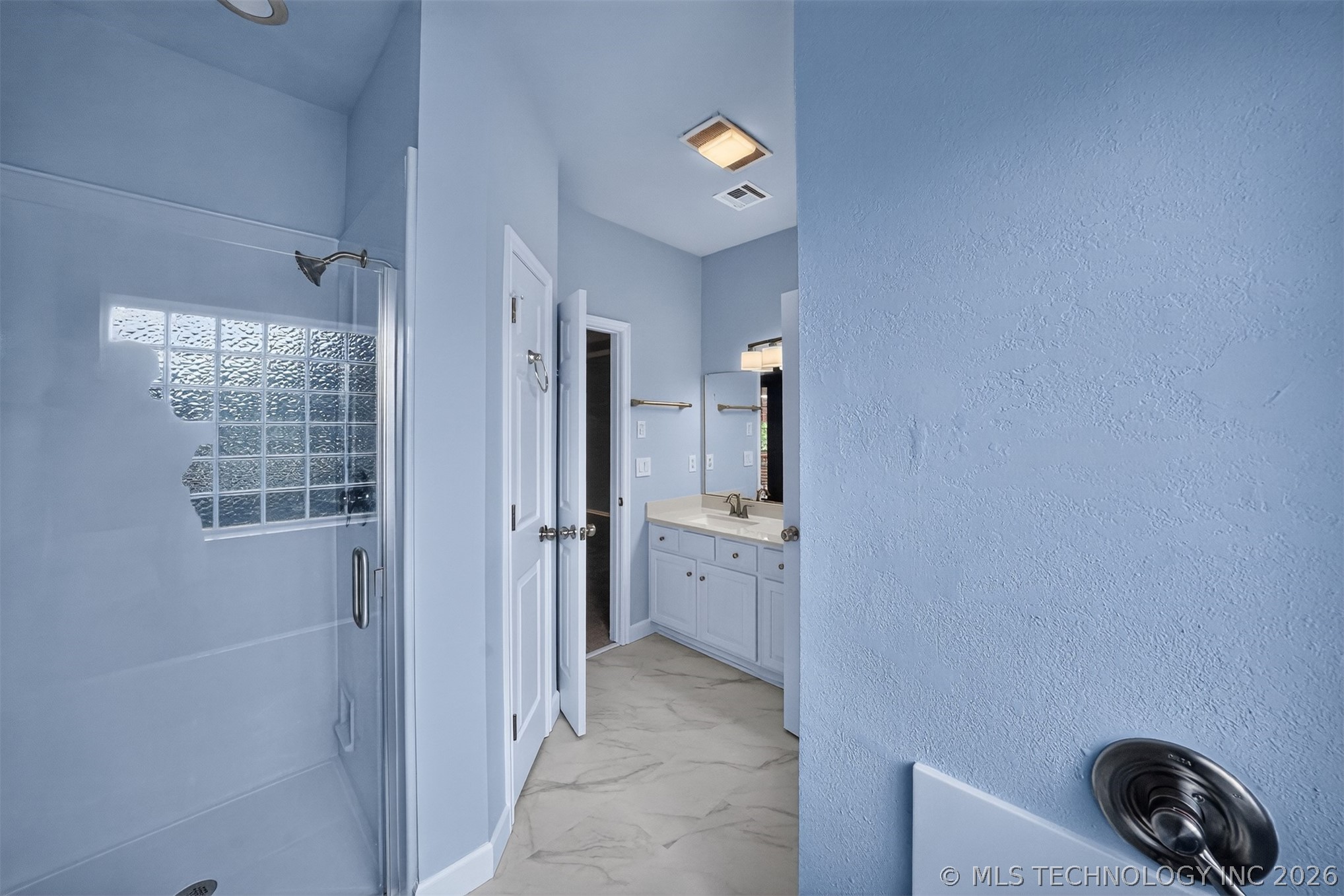 9624 S 67th East Avenue Property Photo 21