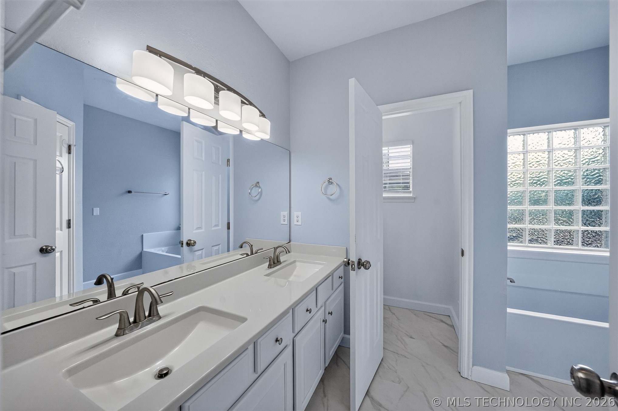 9624 S 67th East Avenue Property Photo 28