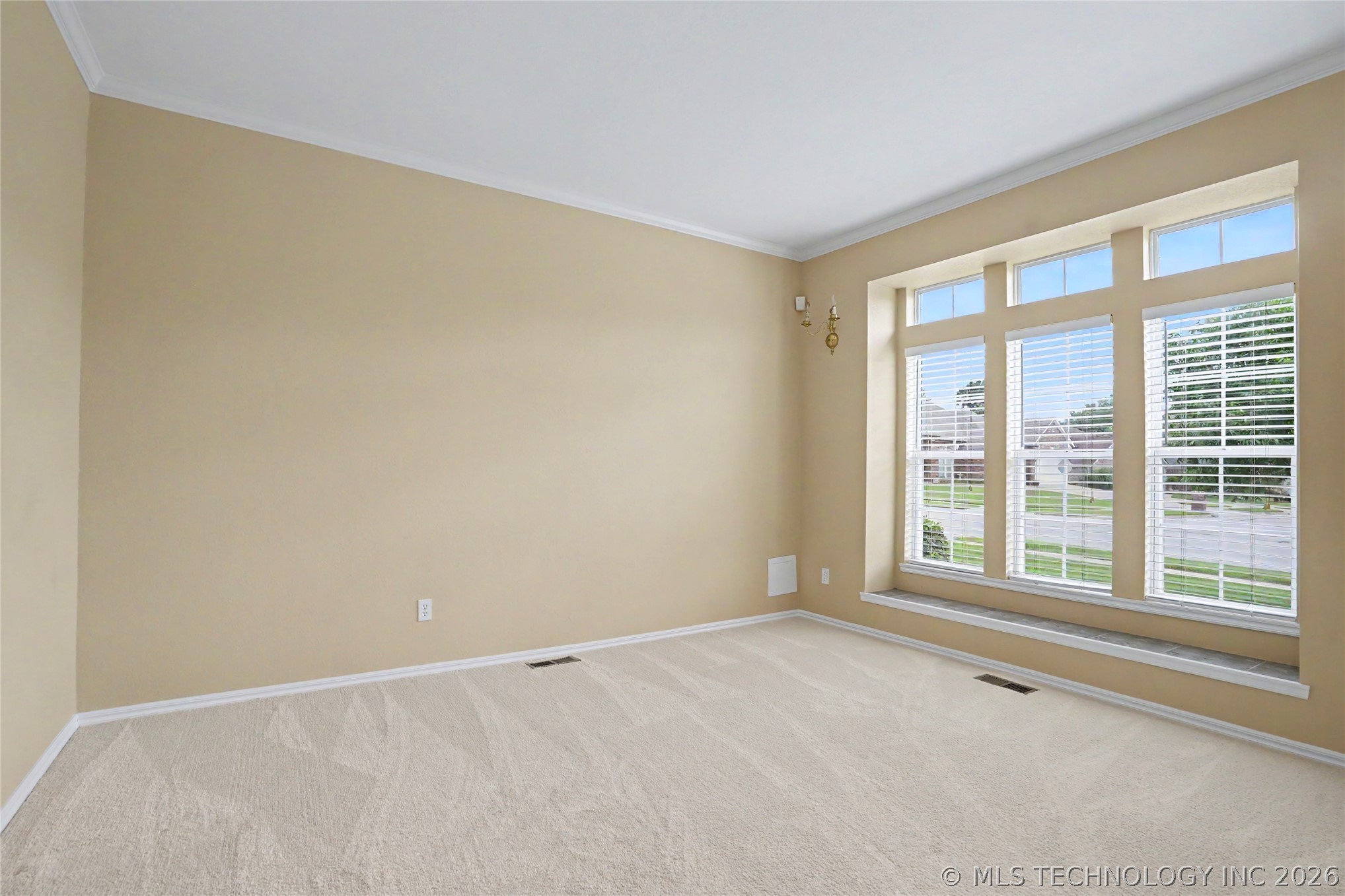 320 N Willow Avenue Property Photo 6