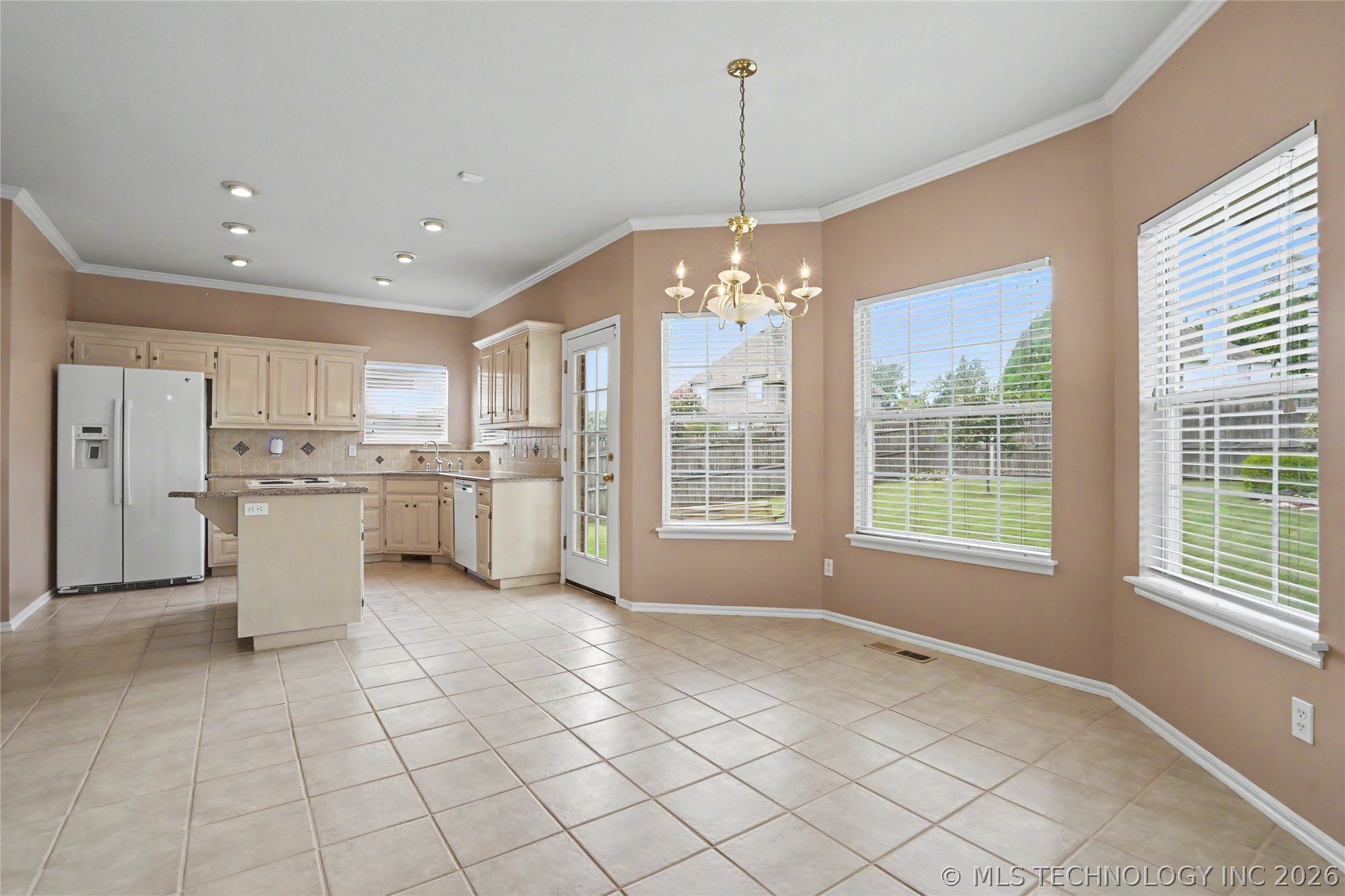 320 N Willow Avenue Property Photo 19