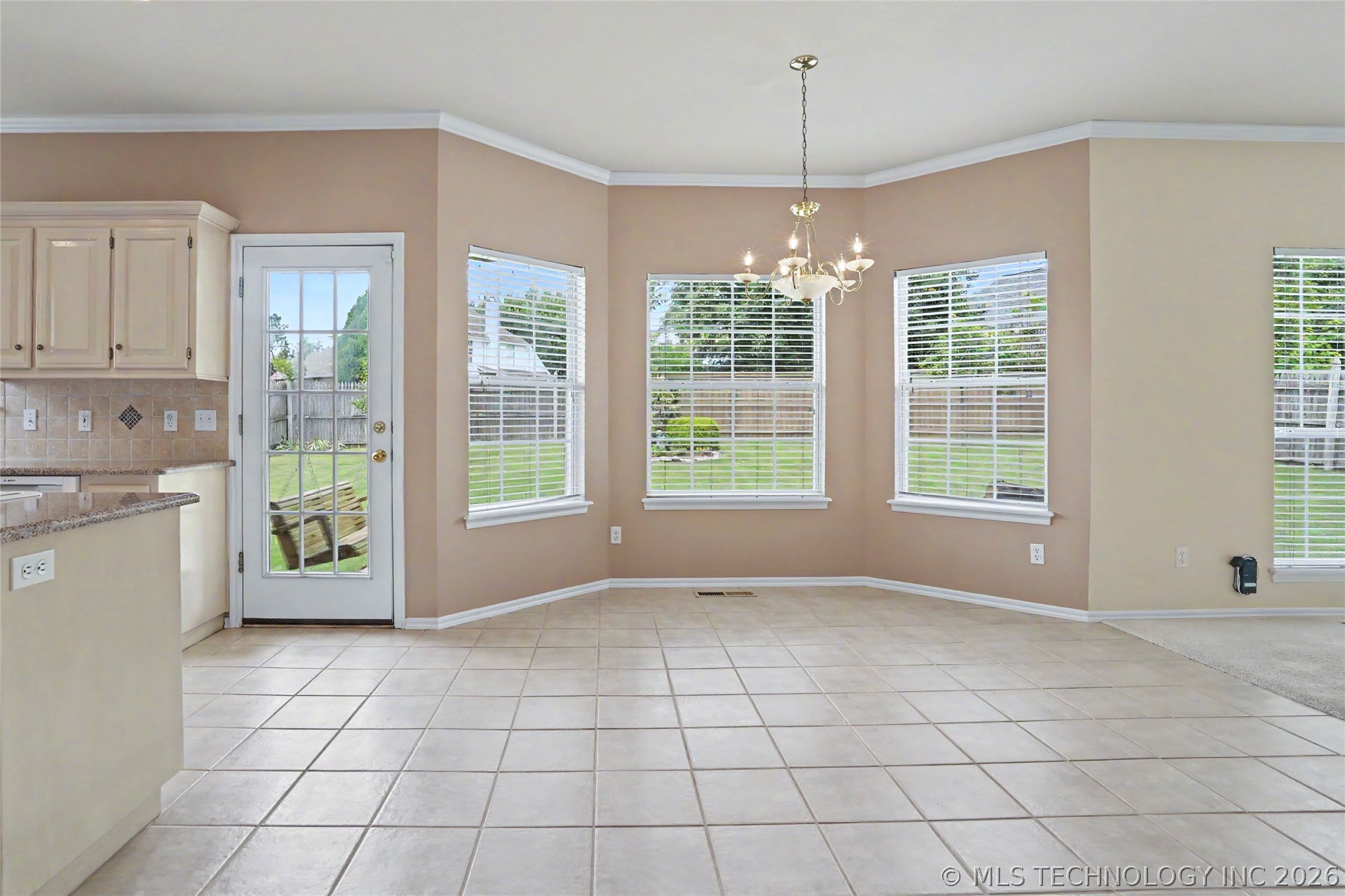320 N Willow Avenue Property Photo 20