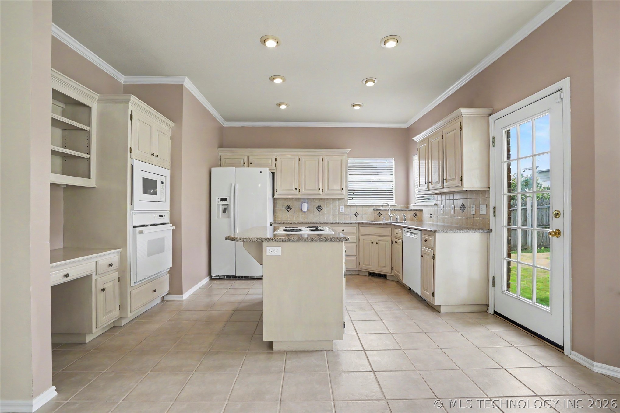 320 N Willow Avenue Property Photo 24
