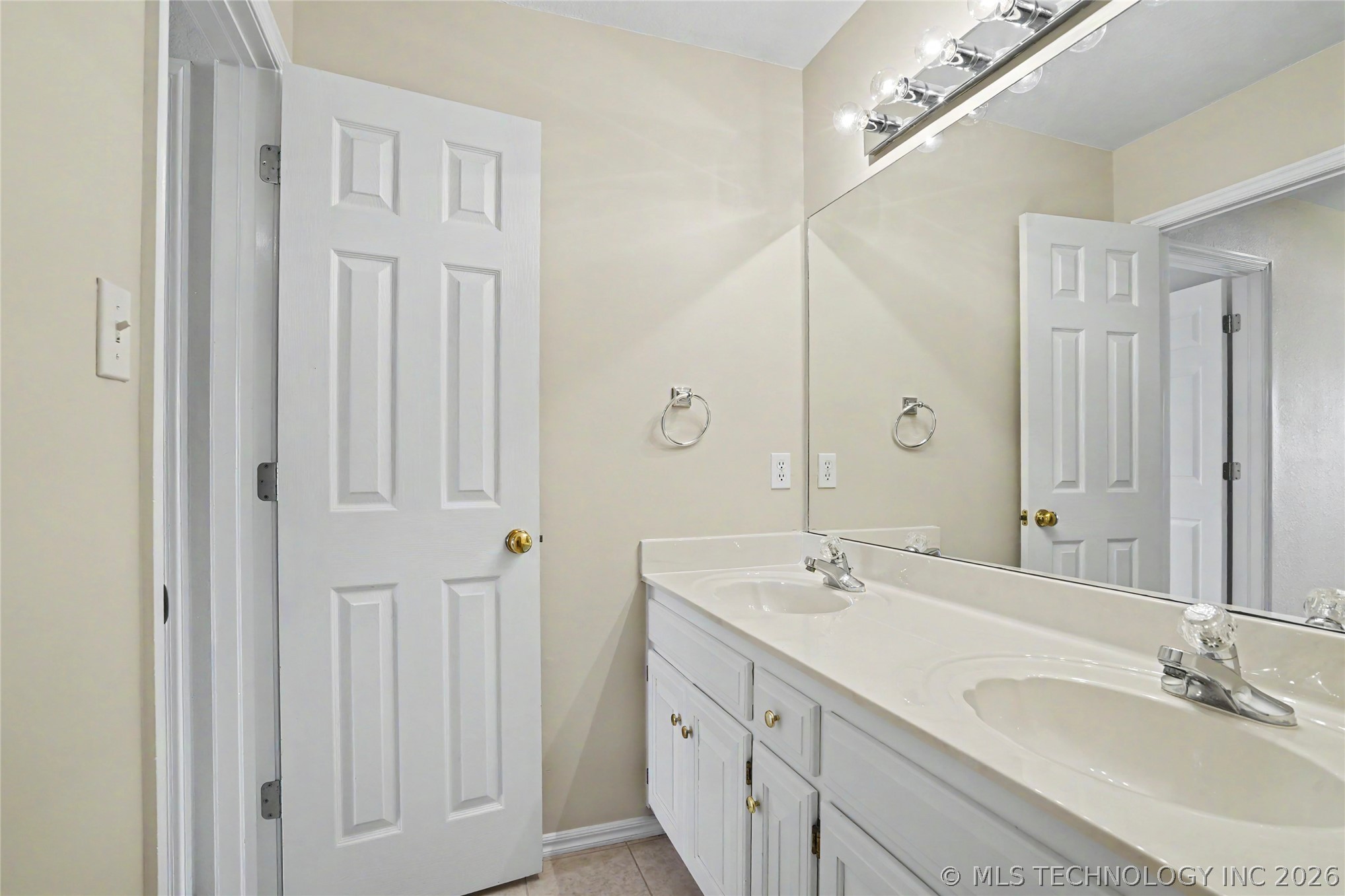 320 N Willow Avenue Property Photo 32