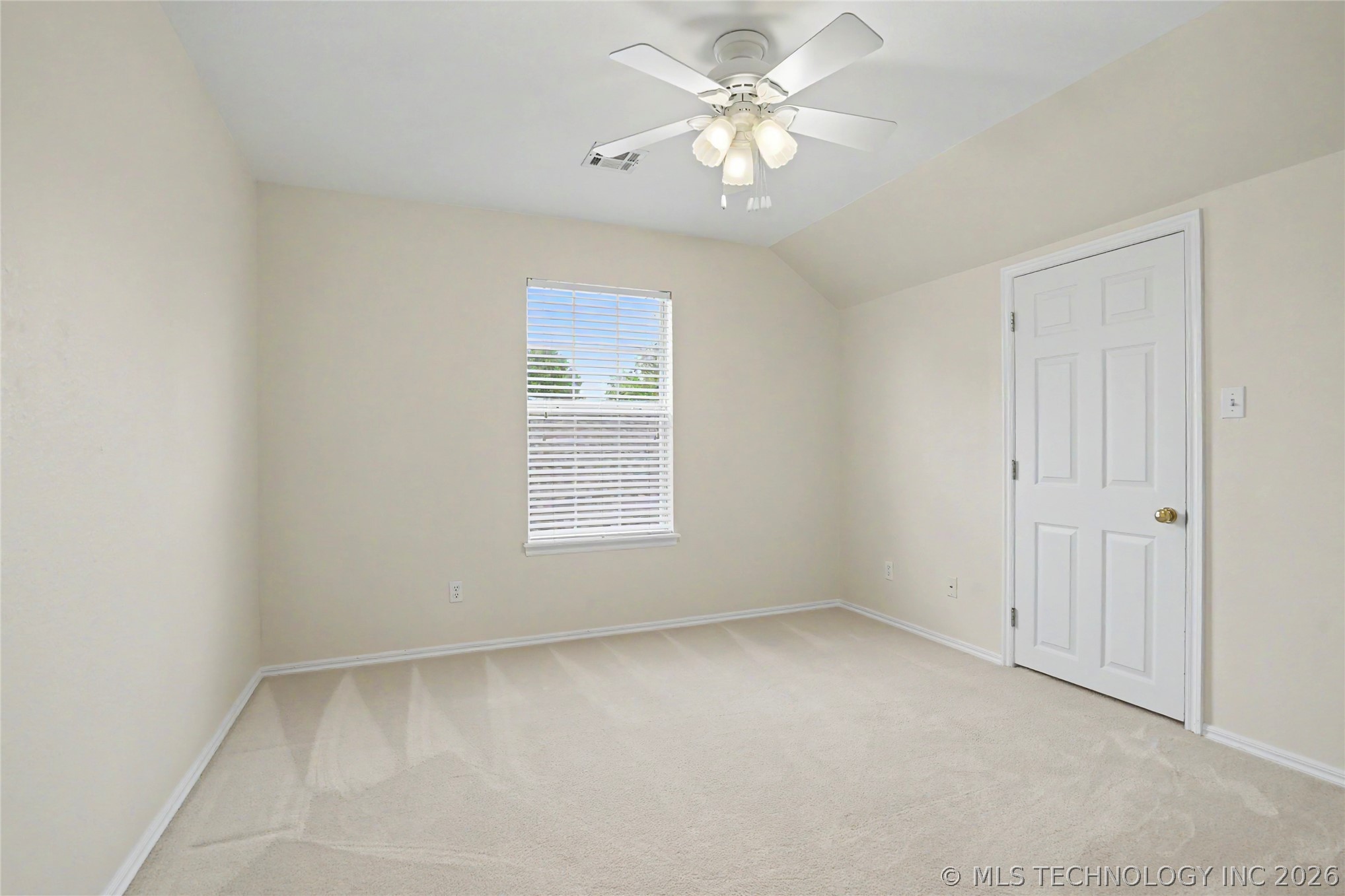 320 N Willow Avenue Property Photo 36