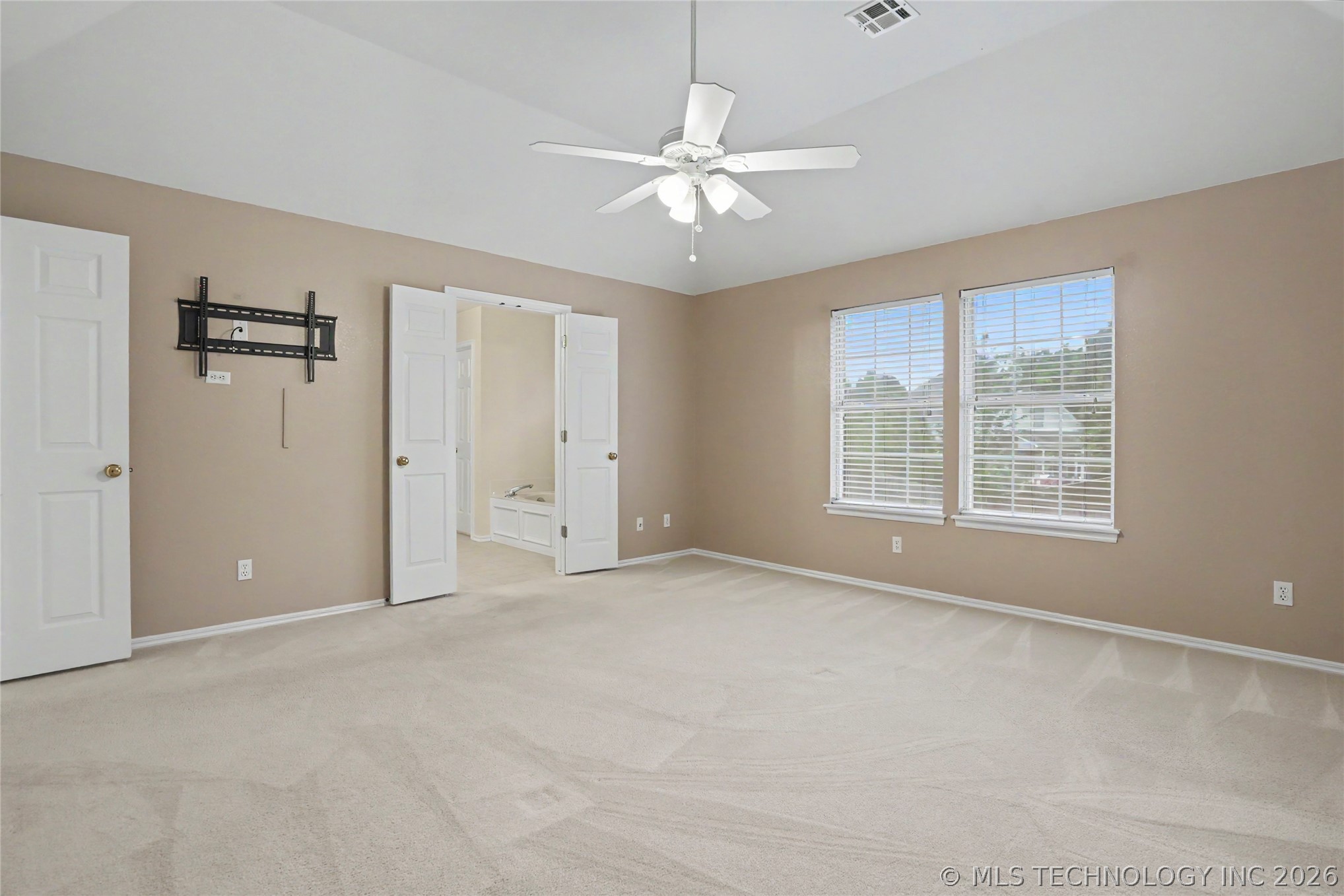 320 N Willow Avenue Property Photo 40