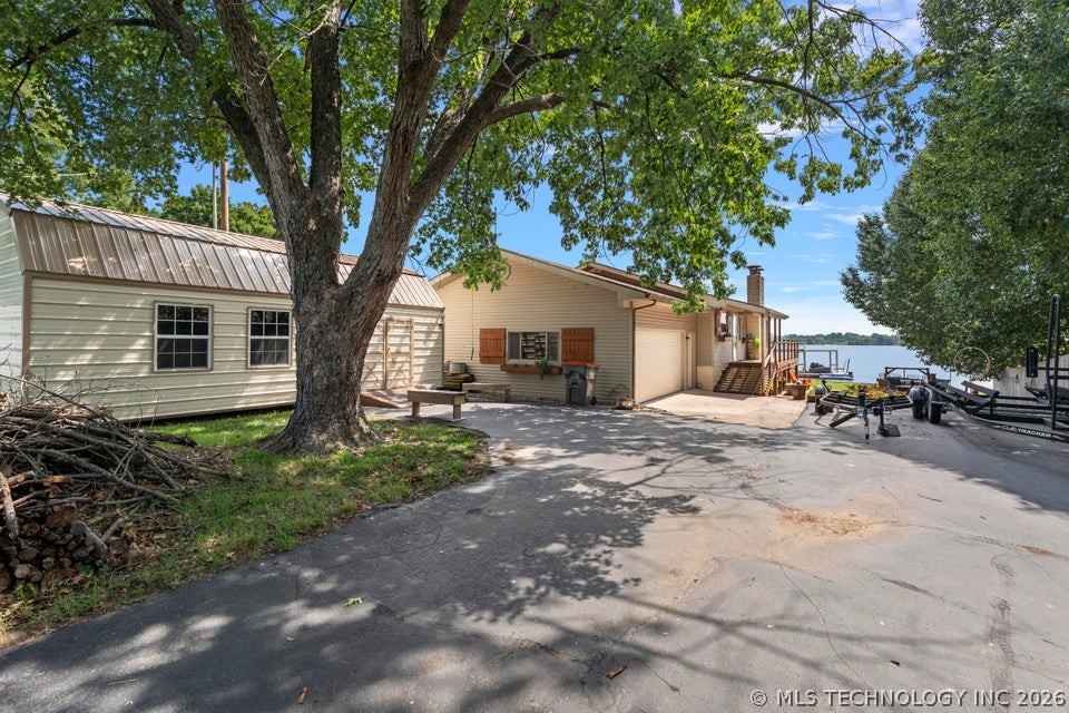 8823 Keller Road Property Photo 1