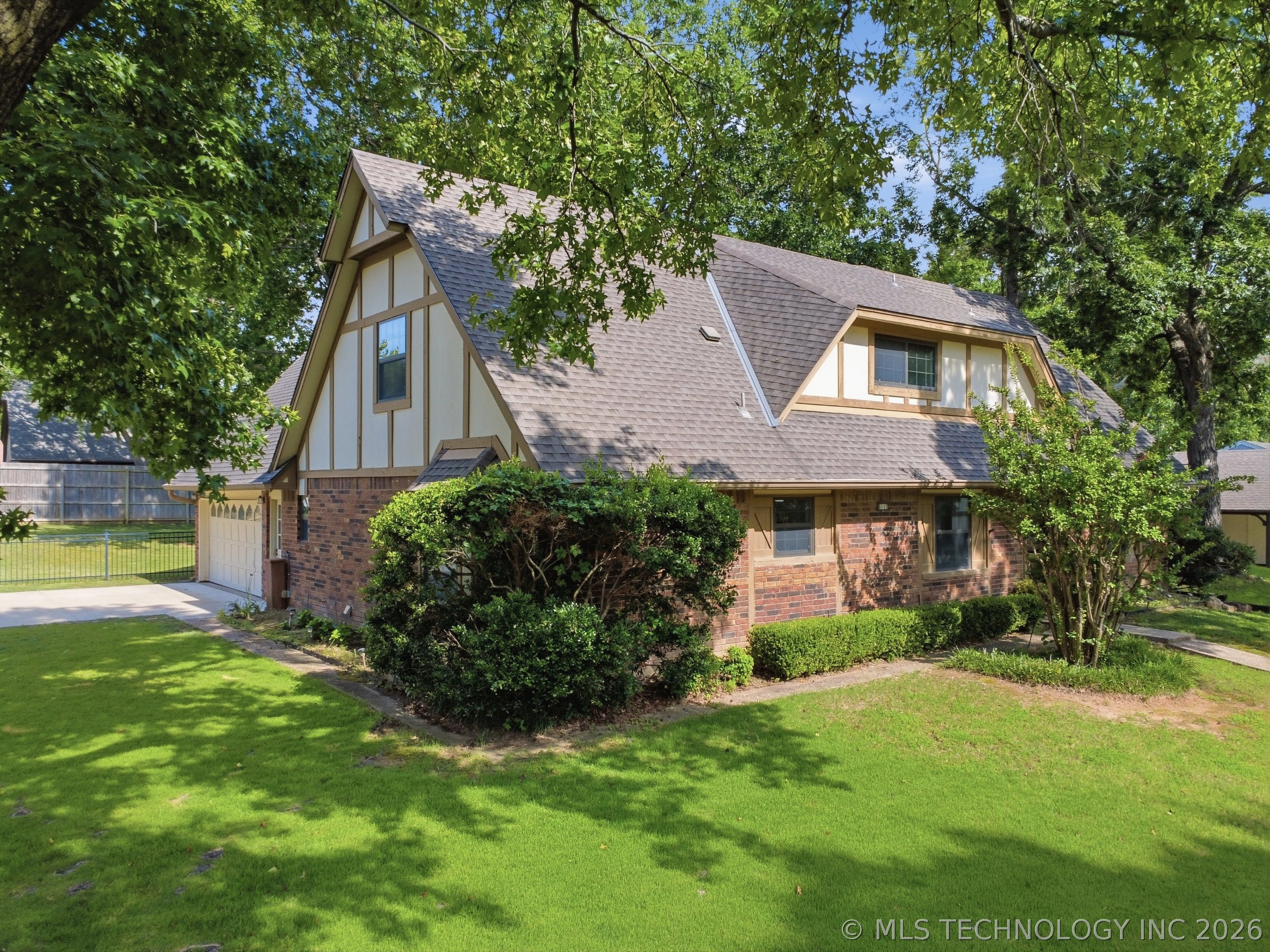 8117 S Quebec Avenue Property Photo 3