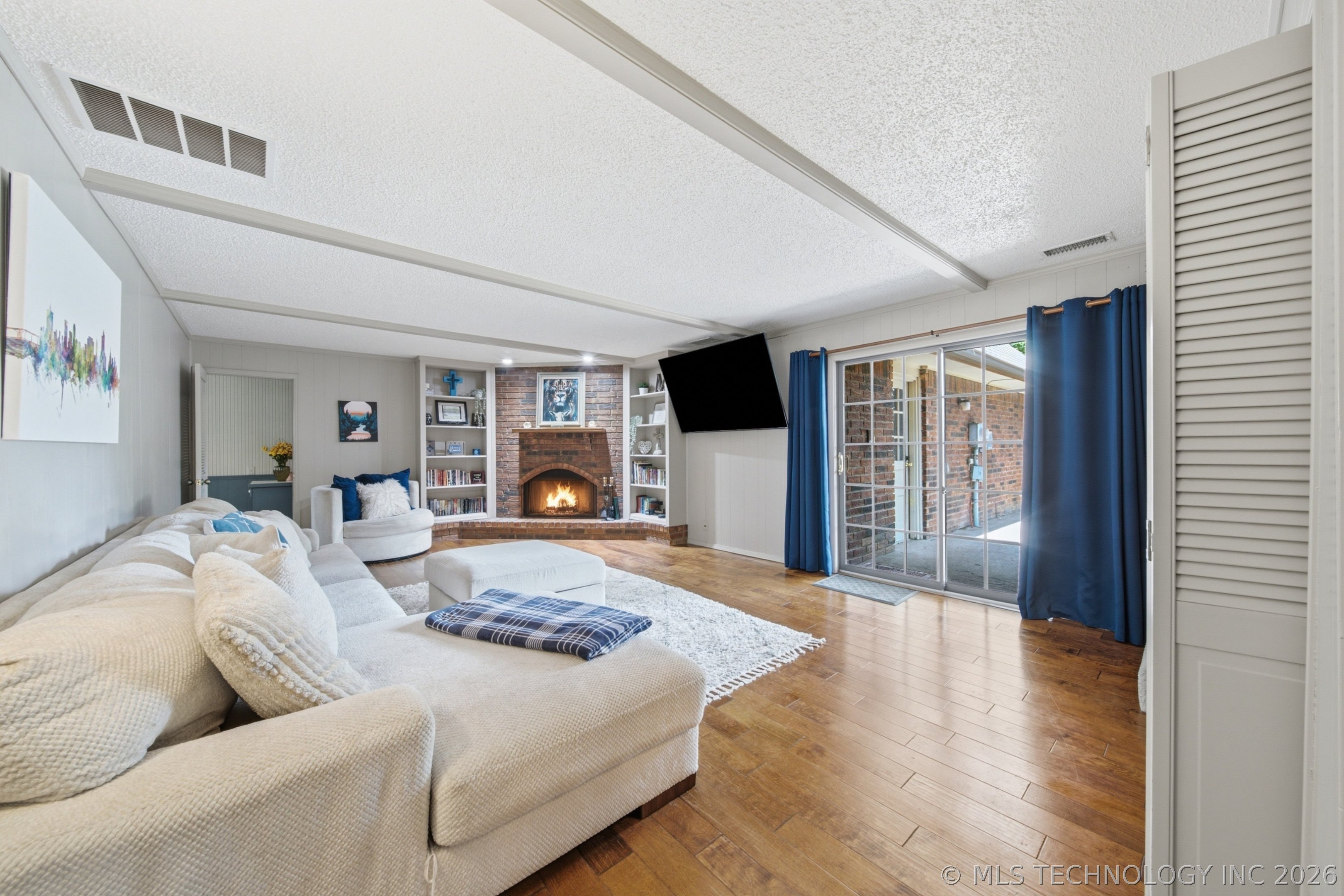 8117 S Quebec Avenue Property Photo 8