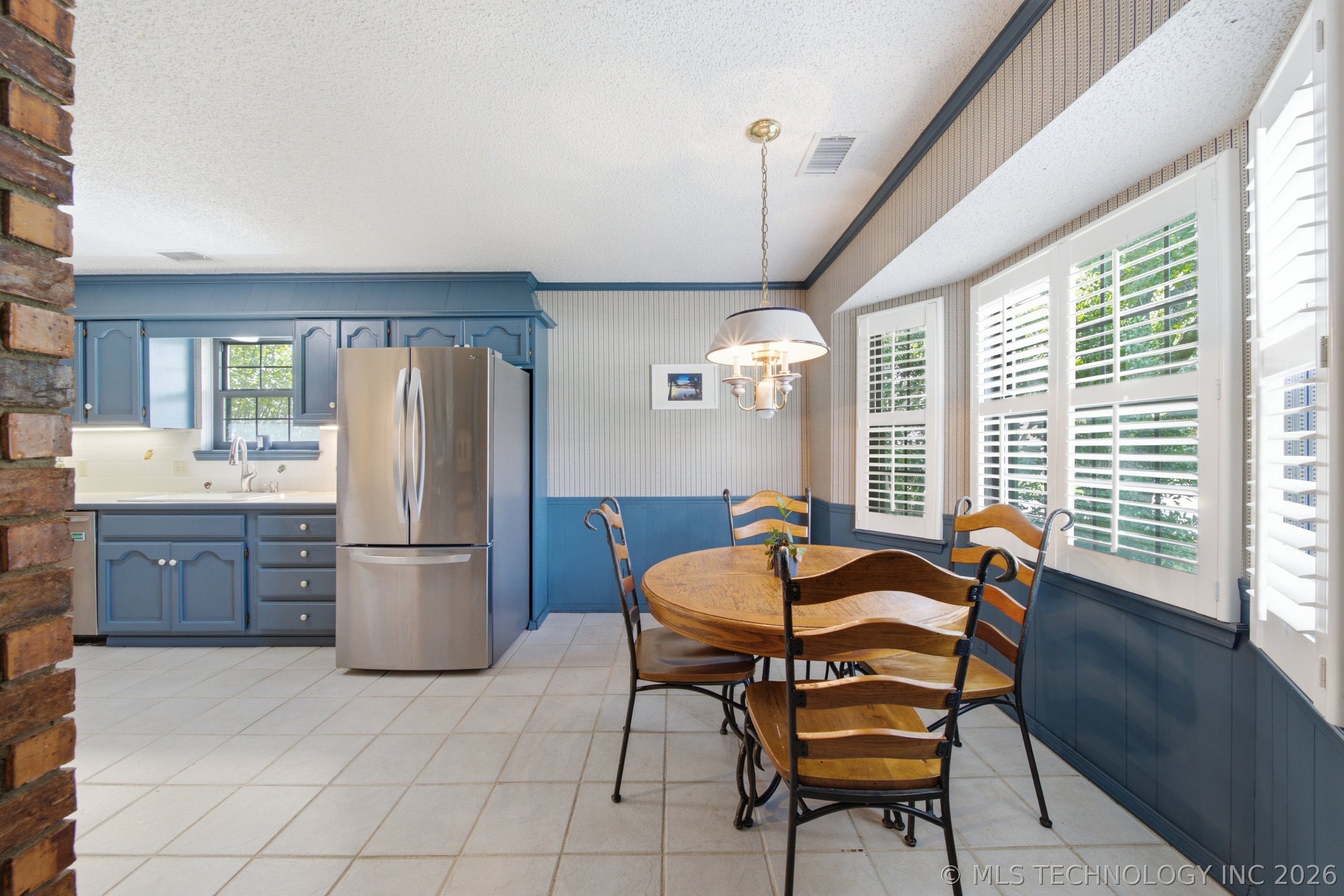 8117 S Quebec Avenue Property Photo 12