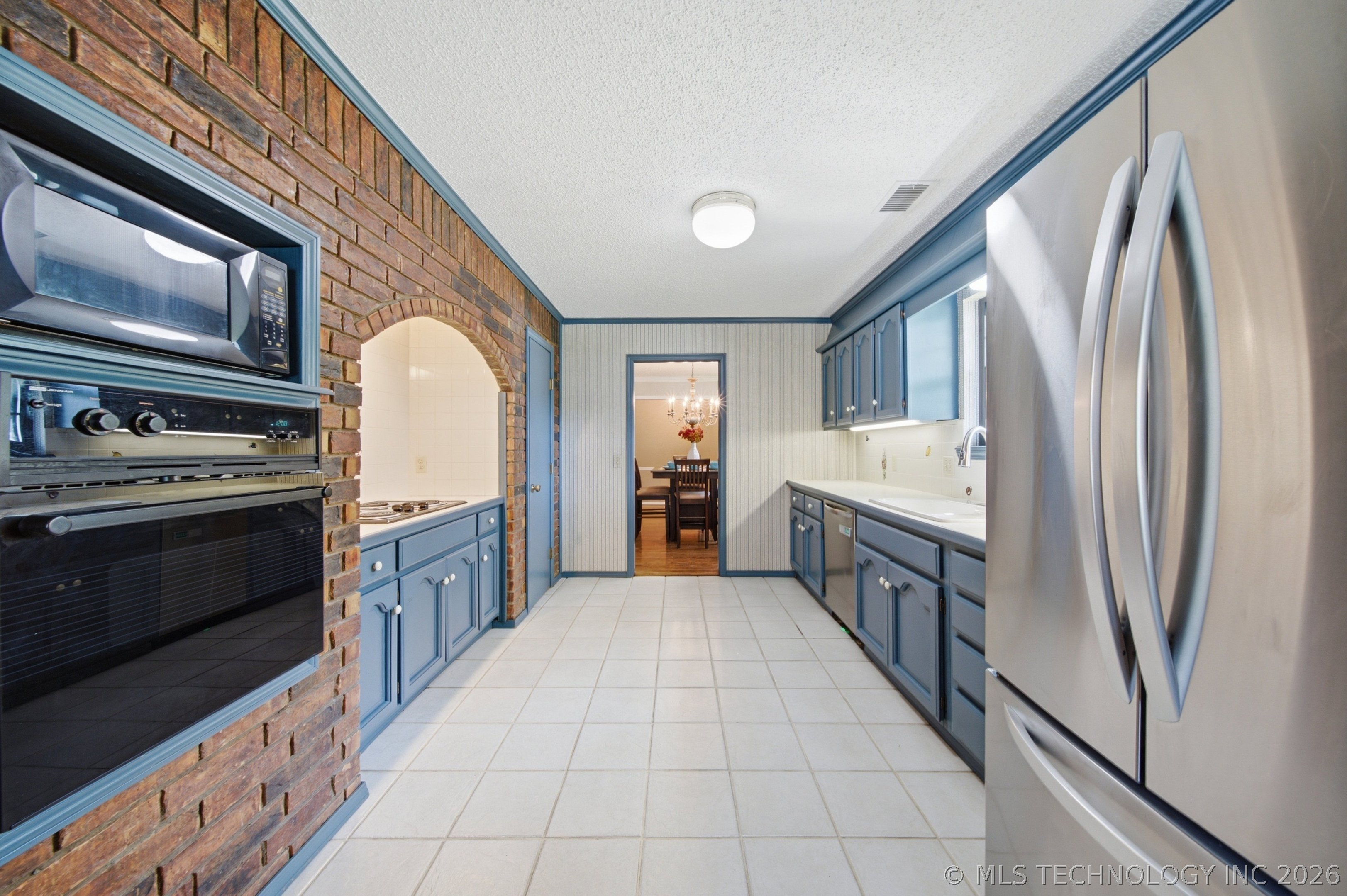 8117 S Quebec Avenue Property Photo 13