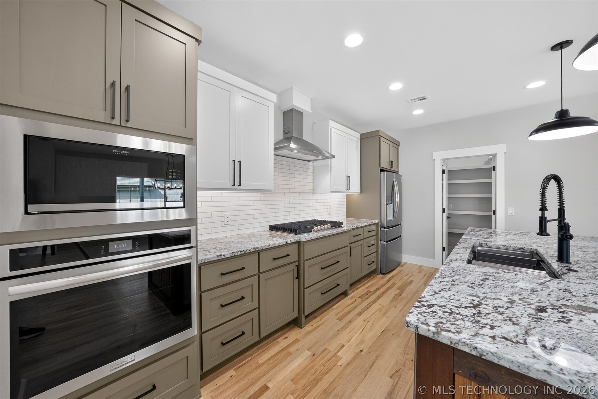 2042 E 130th Street Property Photo 10