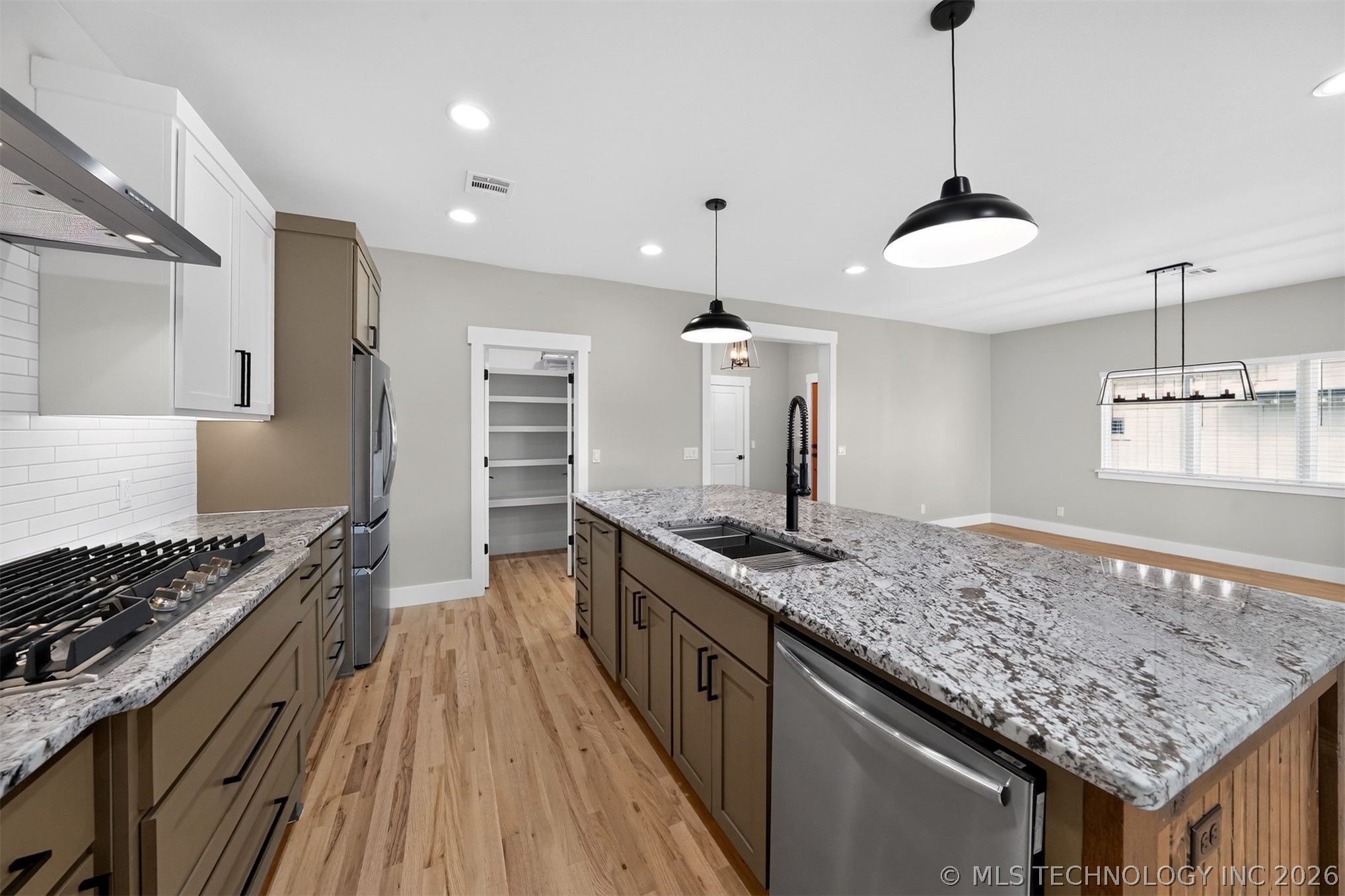 2042 E 130th Street Property Photo 13