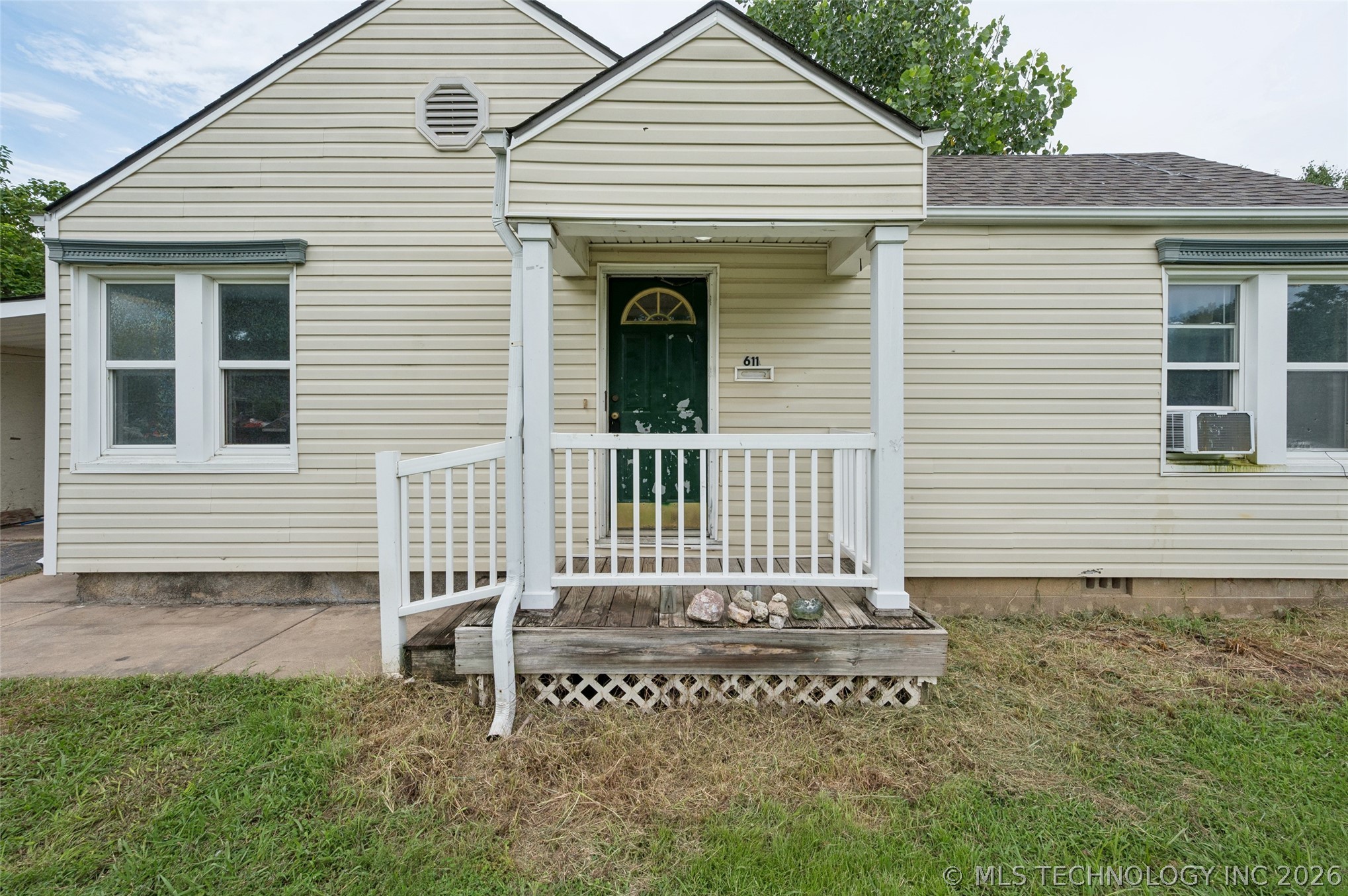 611 W 6th Street Property Photo 3