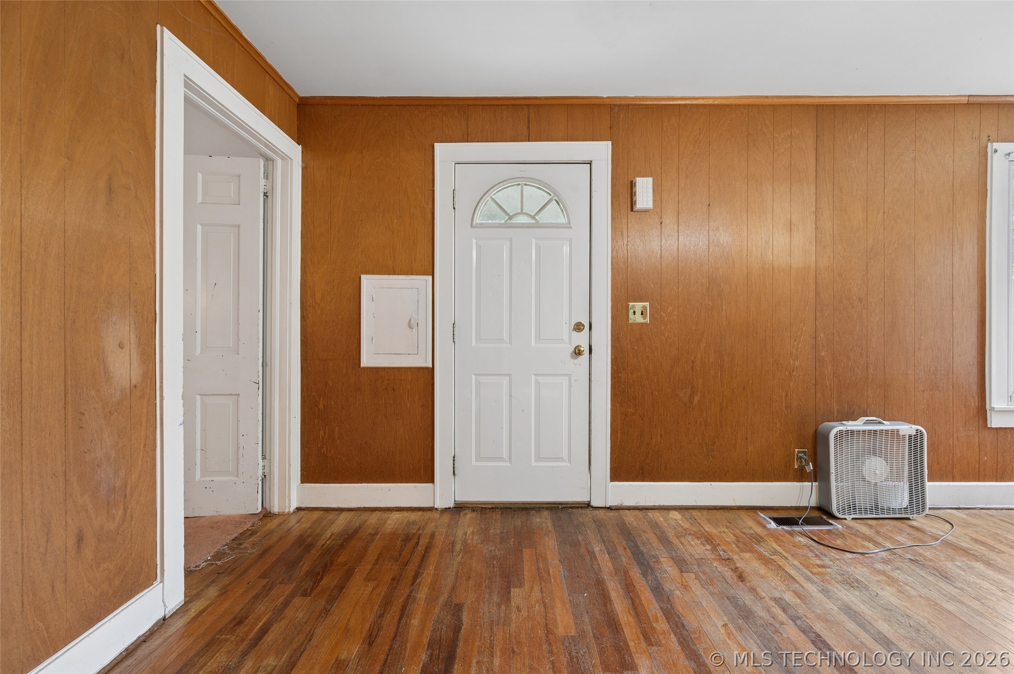 611 W 6th Street Property Photo 4
