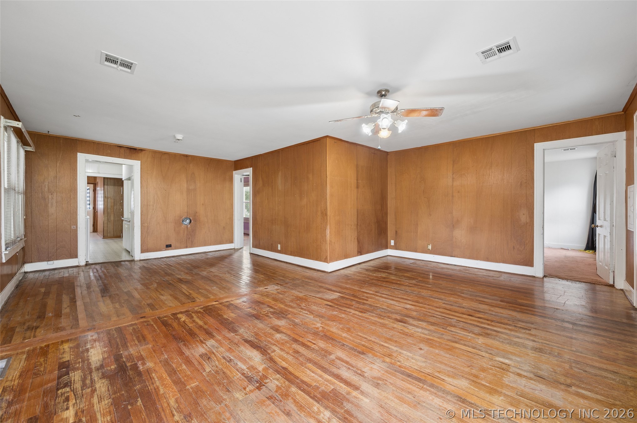 611 W 6th Street Property Photo 6
