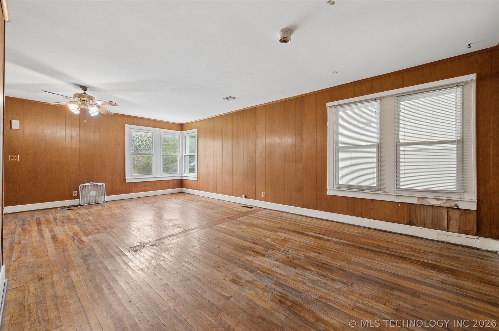 611 W 6th Street Property Photo 8
