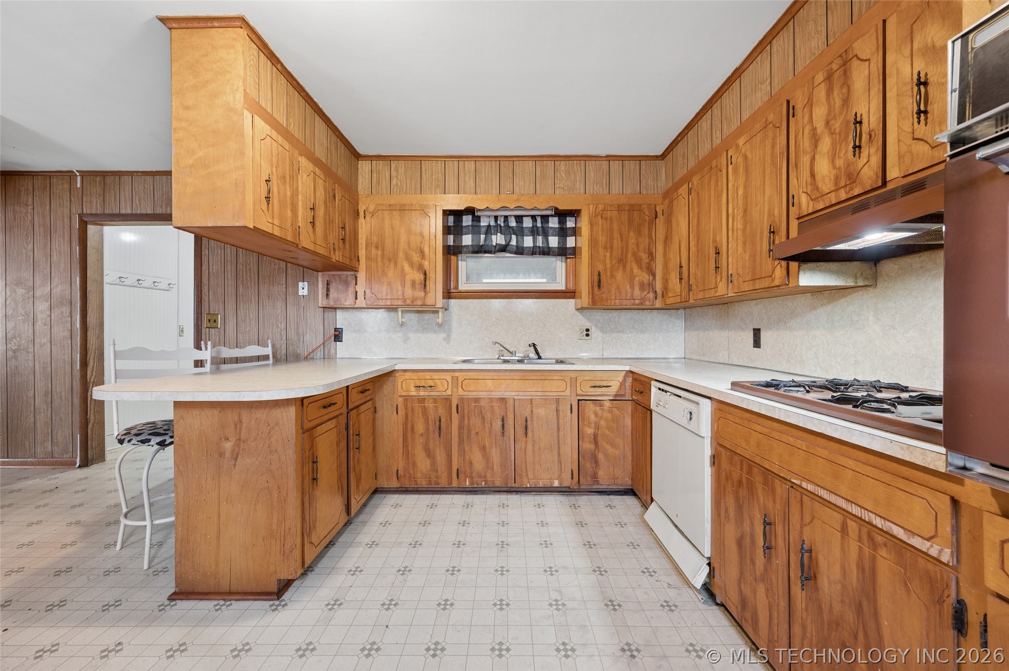 611 W 6th Street Property Photo 11