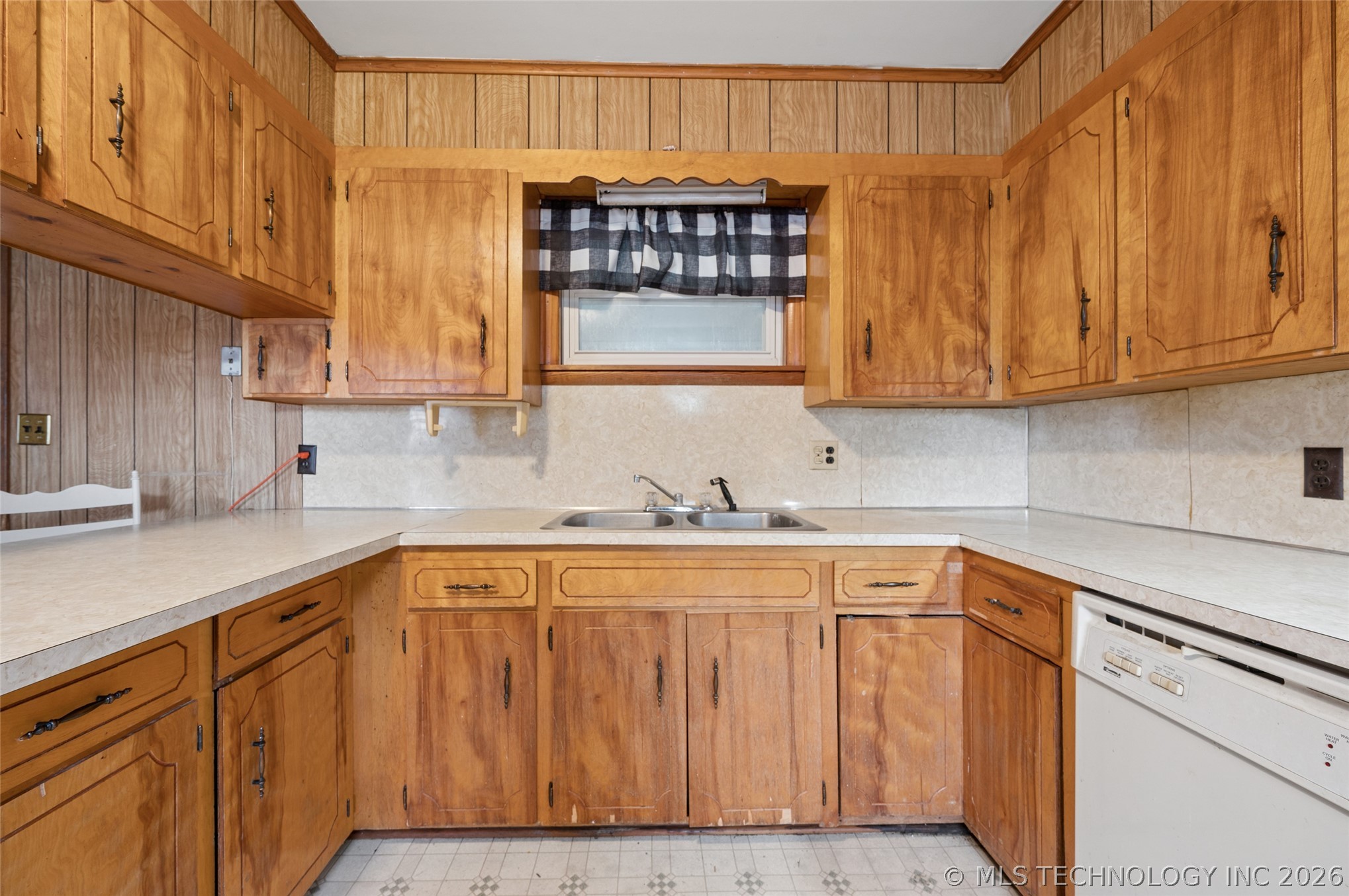 611 W 6th Street Property Photo 13