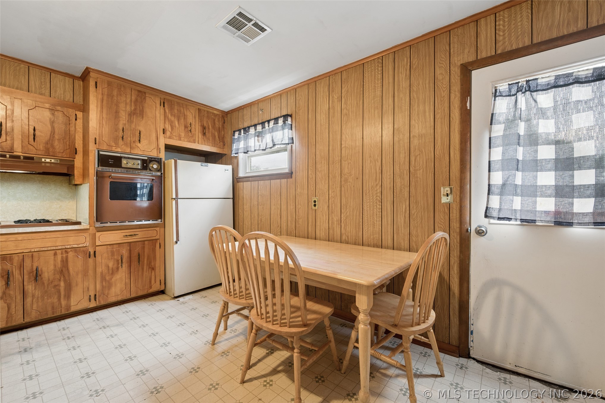 611 W 6th Street Property Photo 14