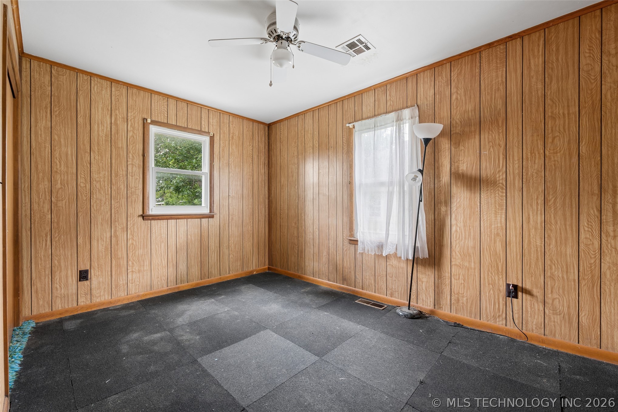 611 W 6th Street Property Photo 15