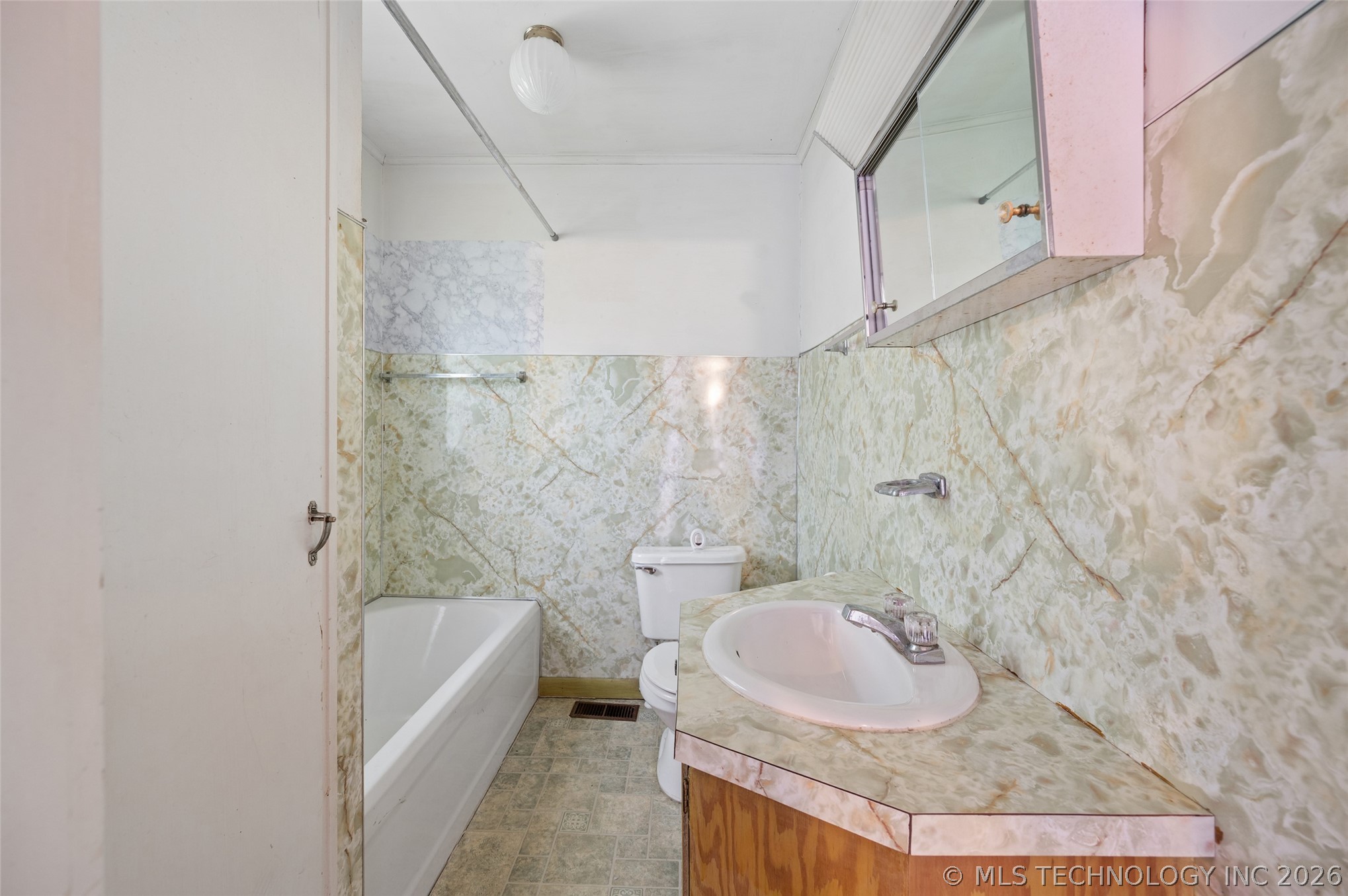 611 W 6th Street Property Photo 17