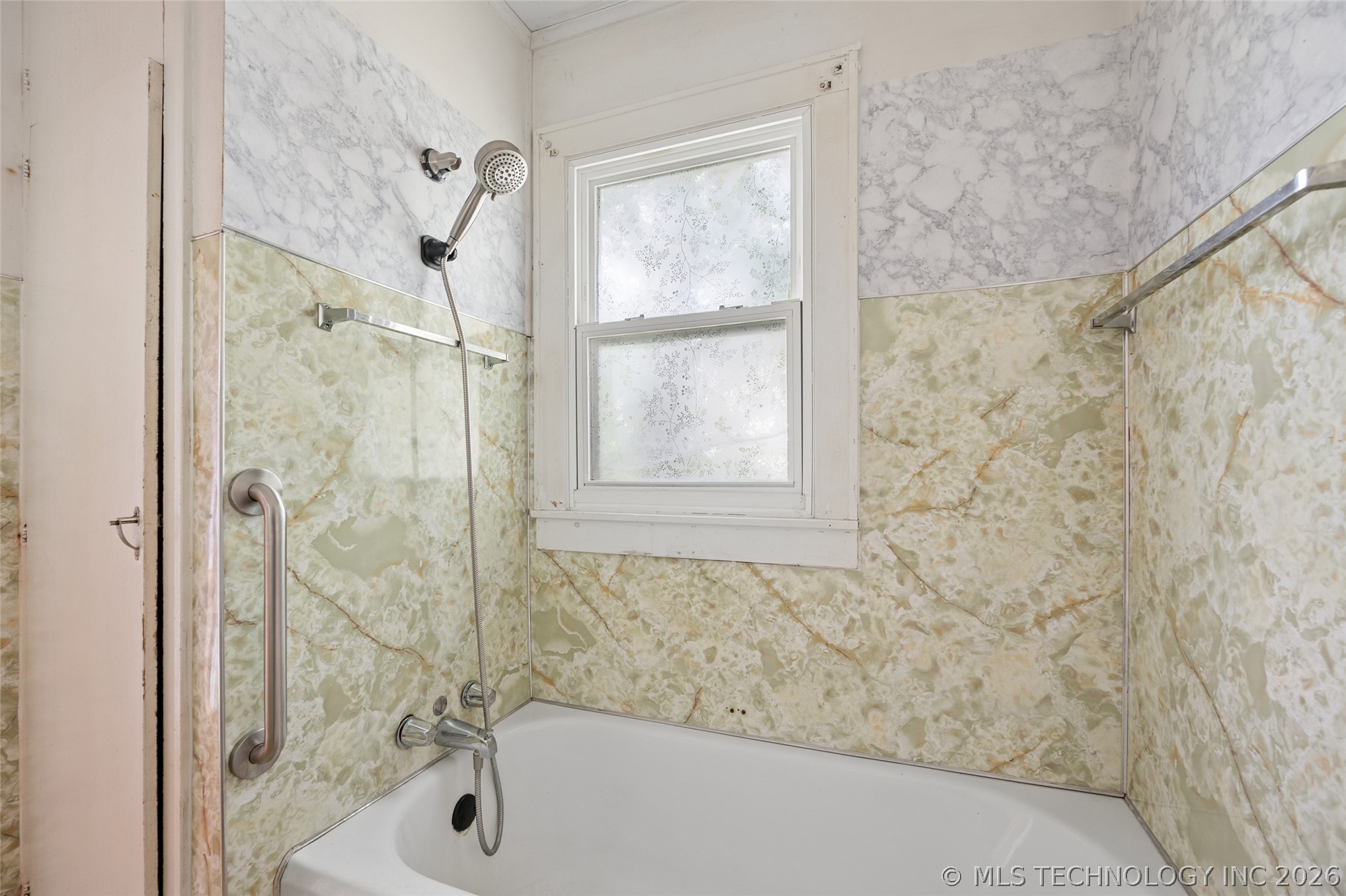 611 W 6th Street Property Photo 18