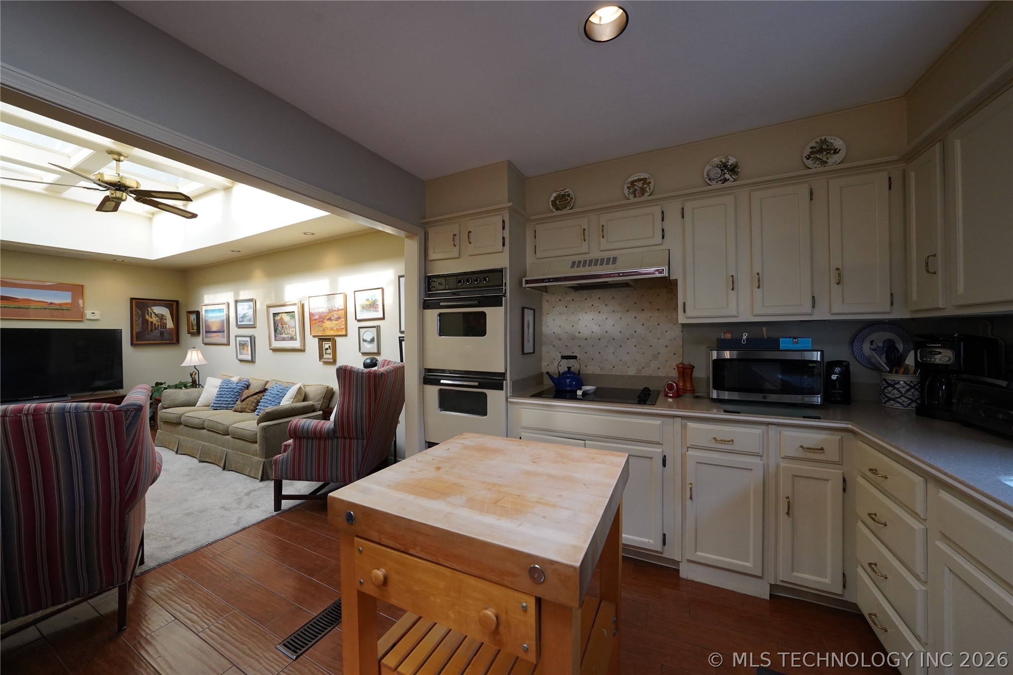 2436 E 72nd Place 4c4 Property Photo 10