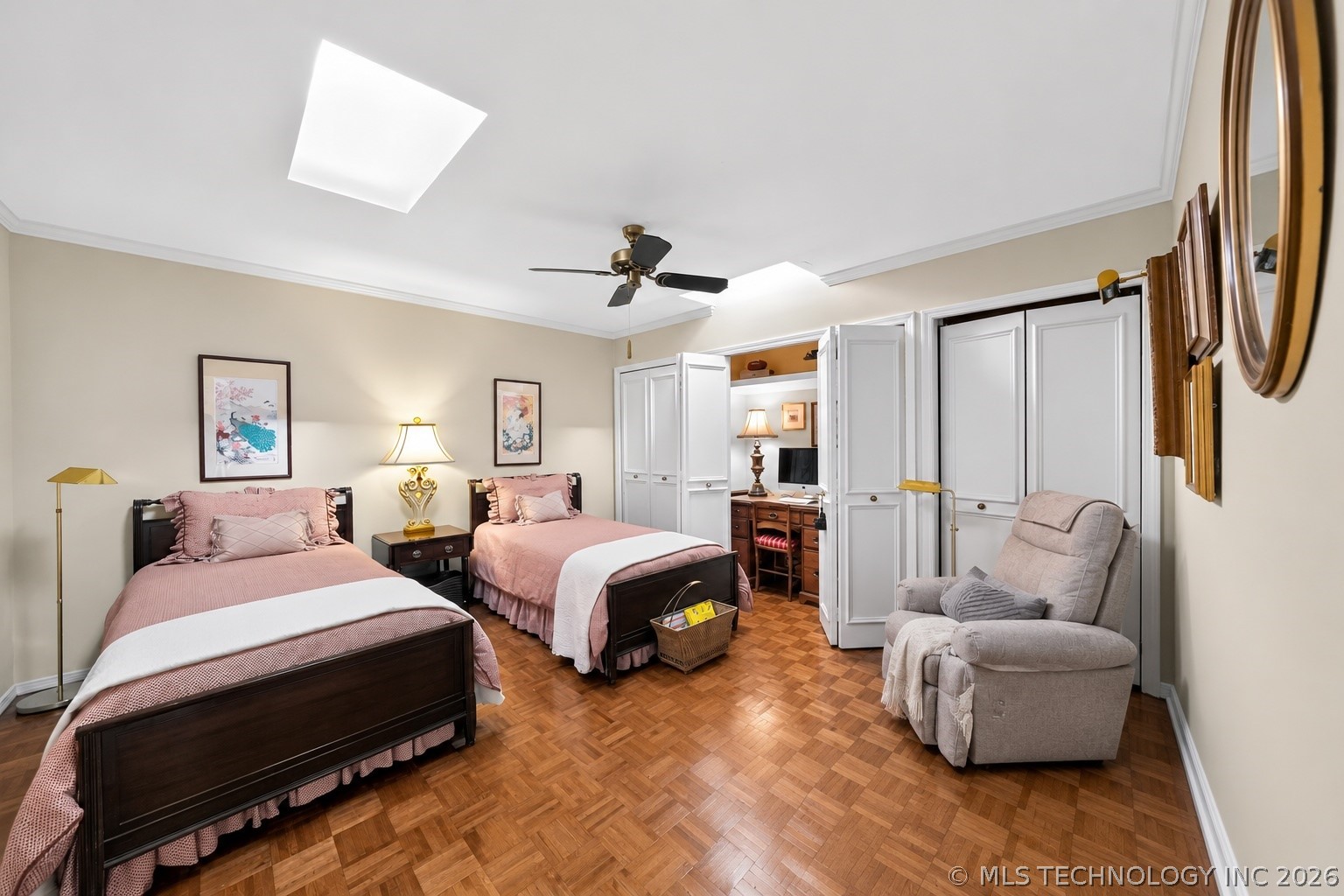 2436 E 72nd Place 4c4 Property Photo 17