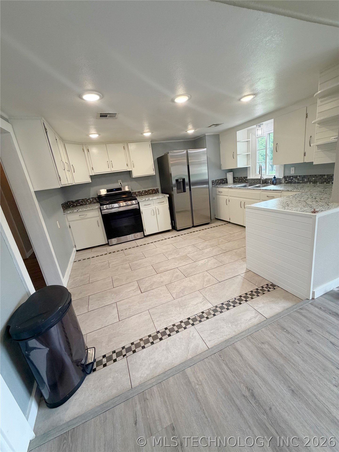 223 N Lee Street Property Photo 8