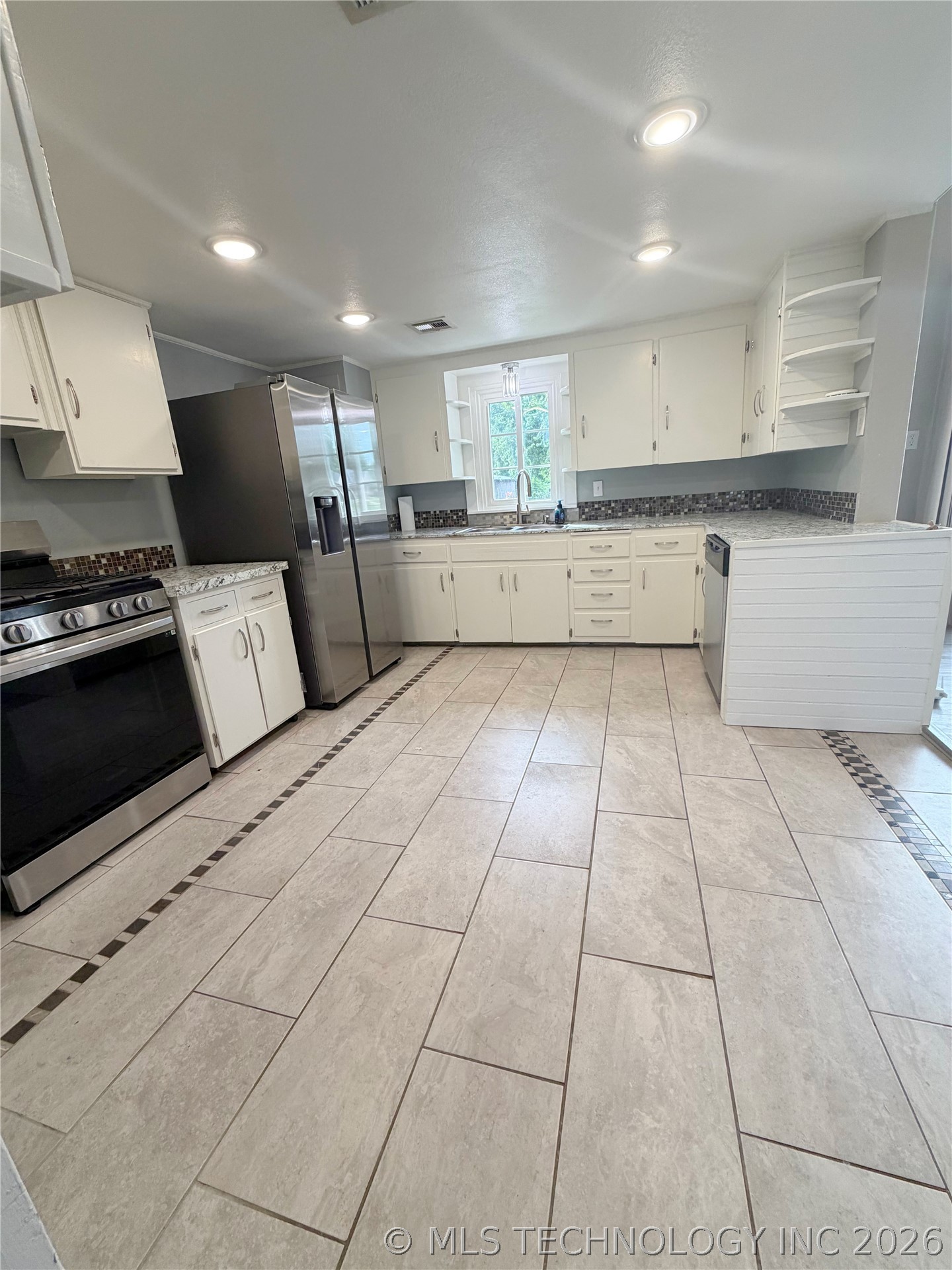 223 N Lee Street Property Photo 10