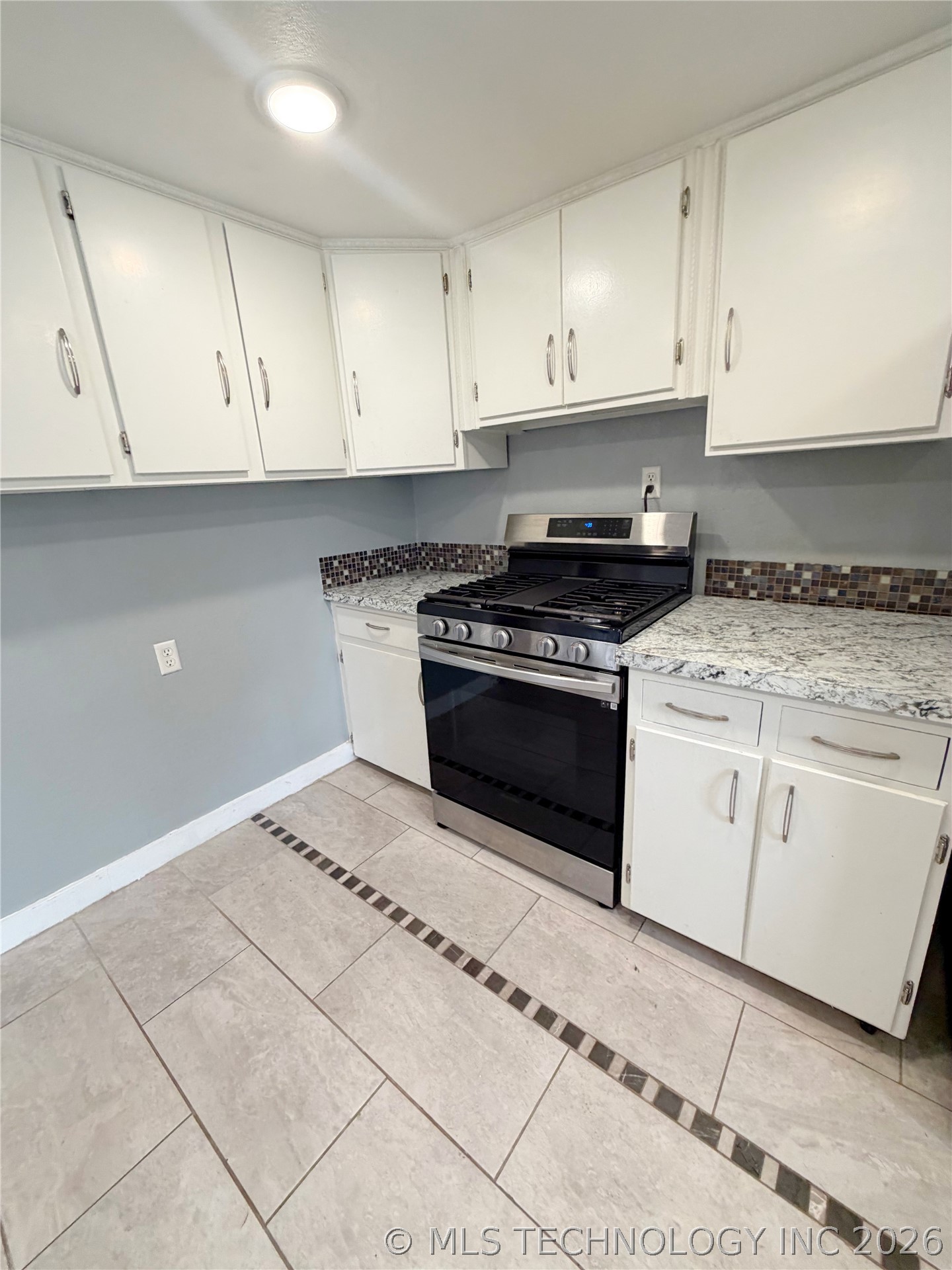 223 N Lee Street Property Photo 11