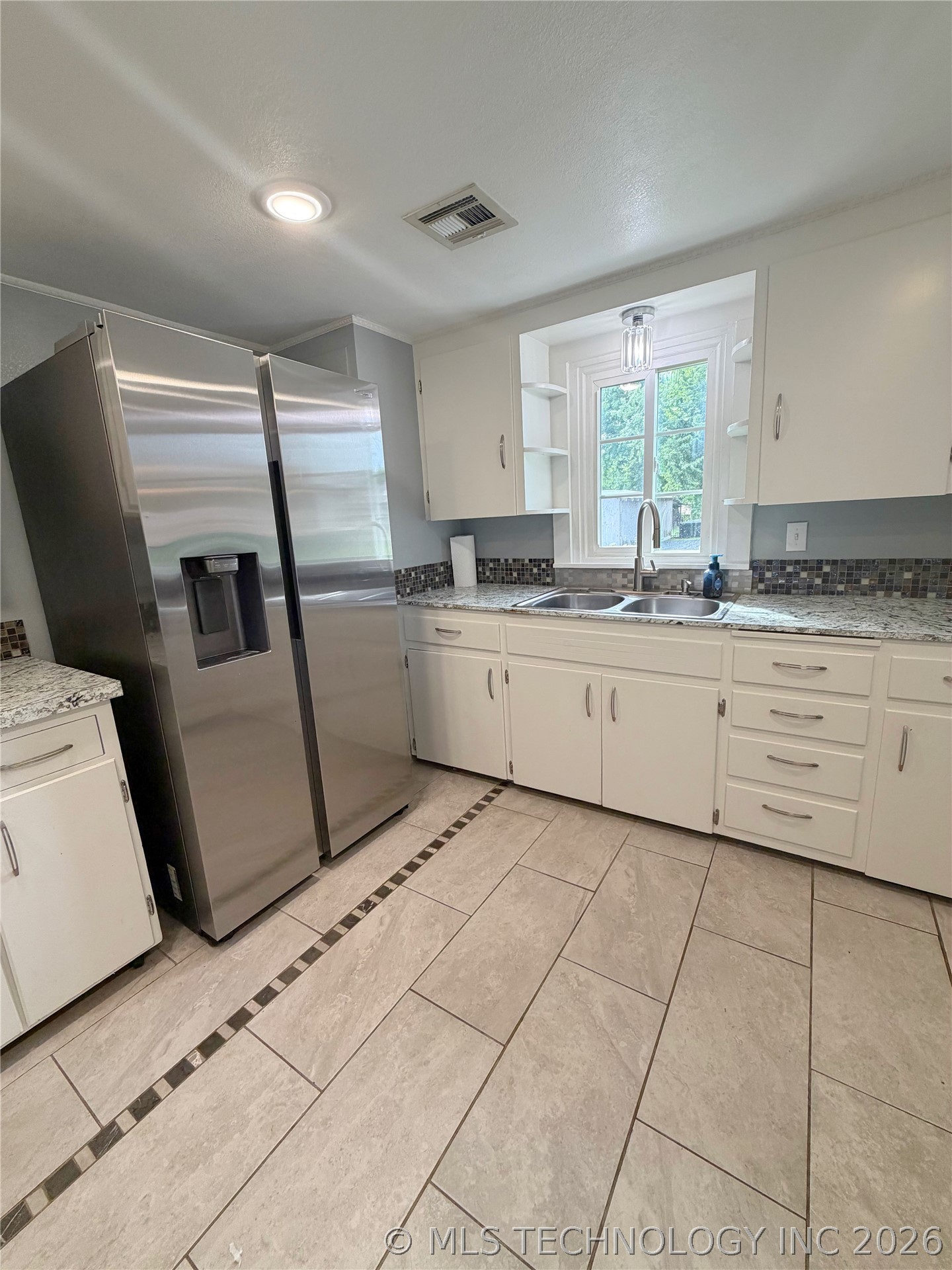 223 N Lee Street Property Photo 12