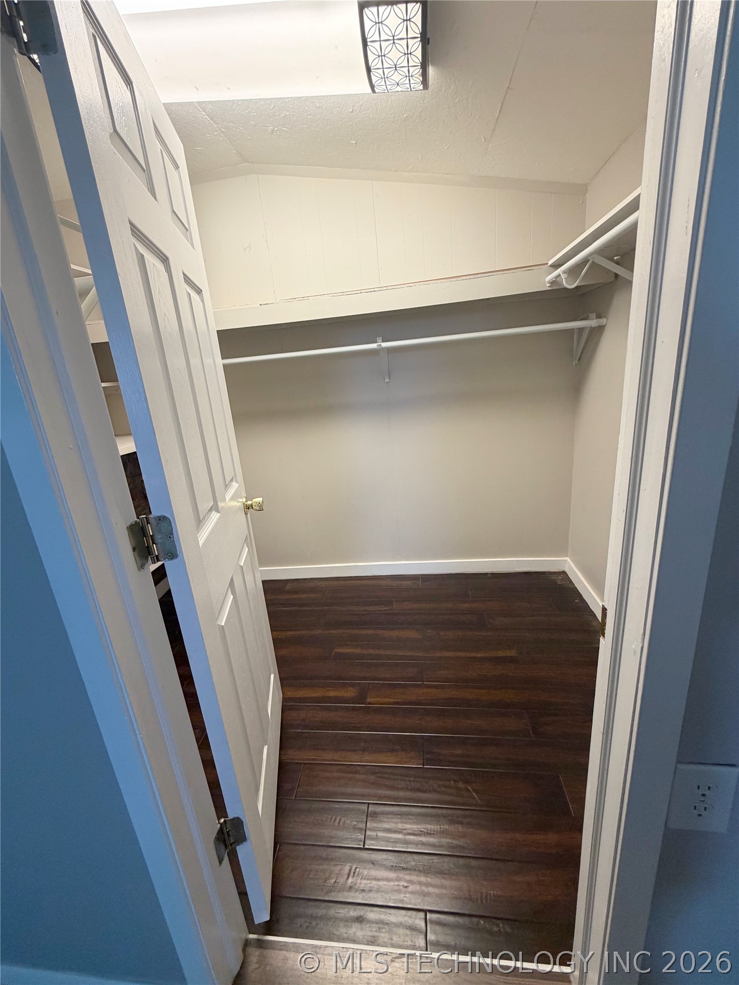 223 N Lee Street Property Photo 30