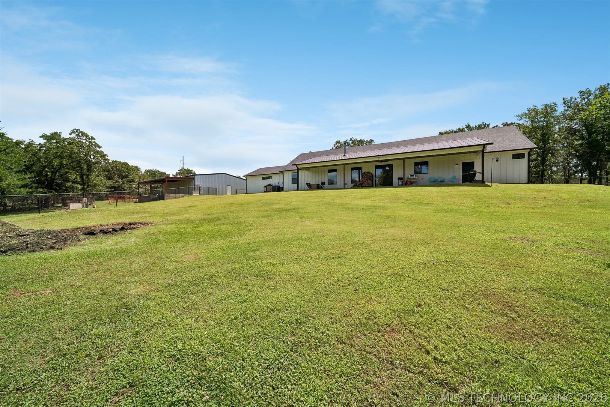 8116 Gary Drive Property Photo 5