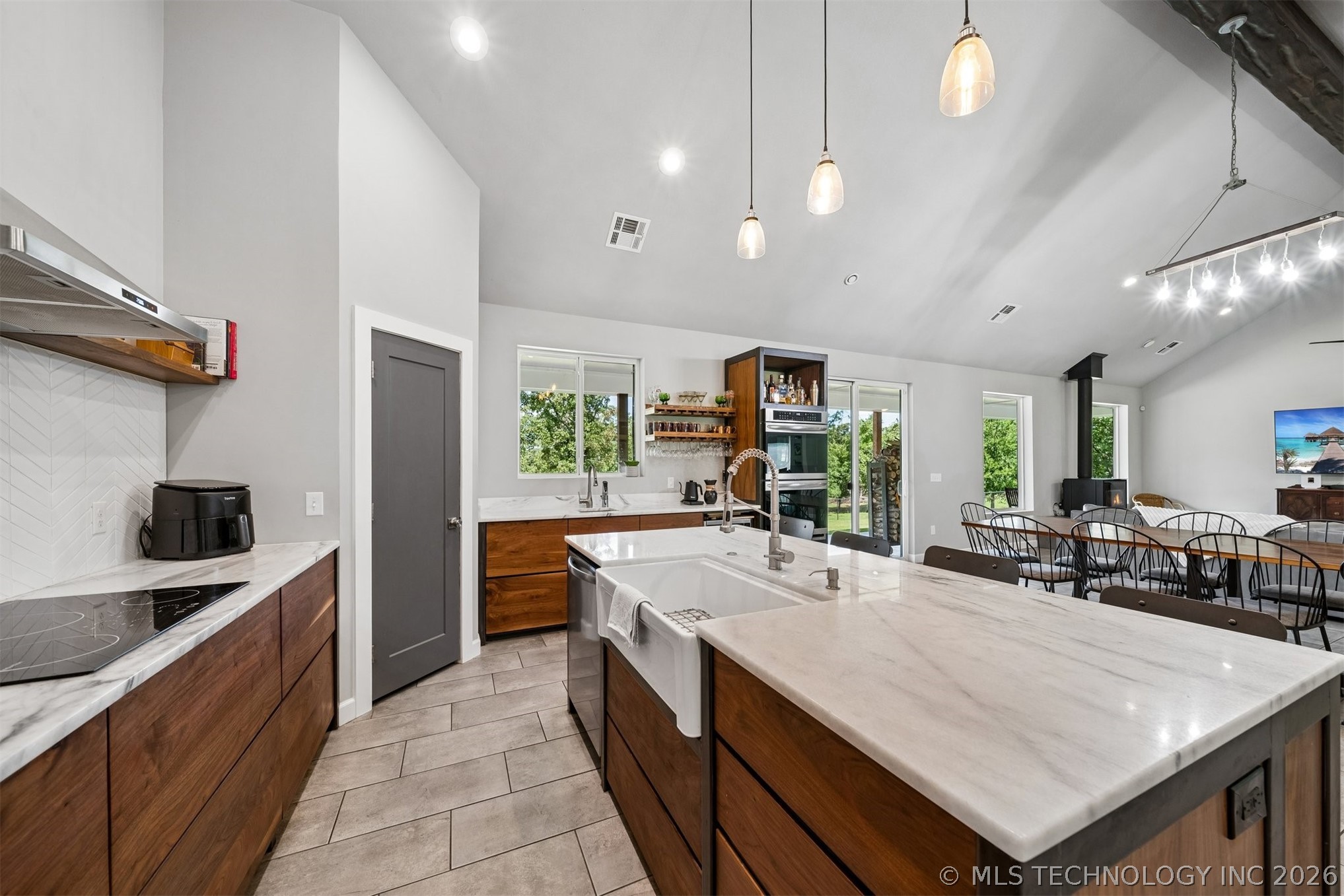 8116 Gary Drive Property Photo 18