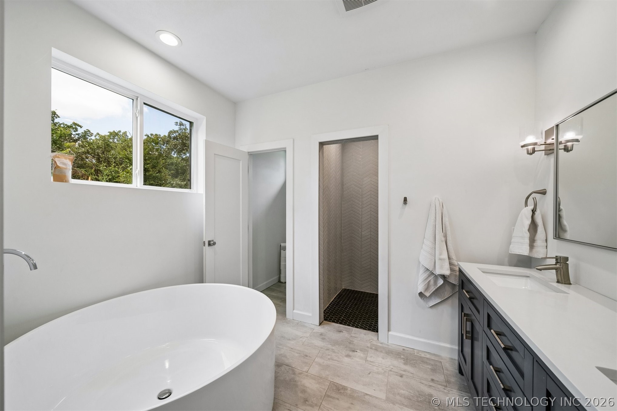 8116 Gary Drive Property Photo 27