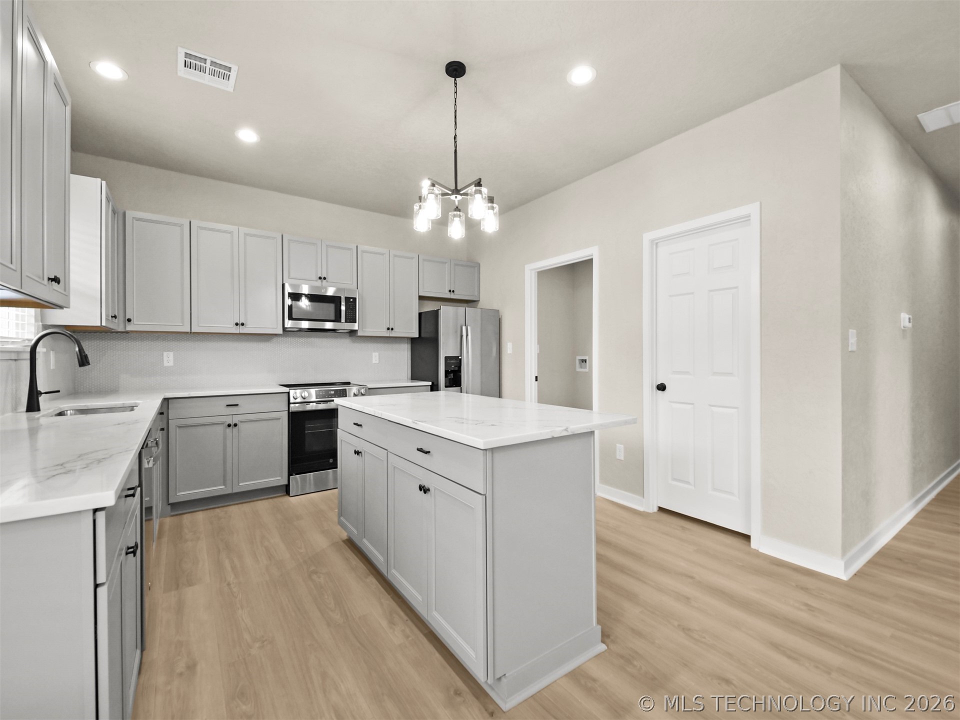 95 Aspen Circle Property Photo 8