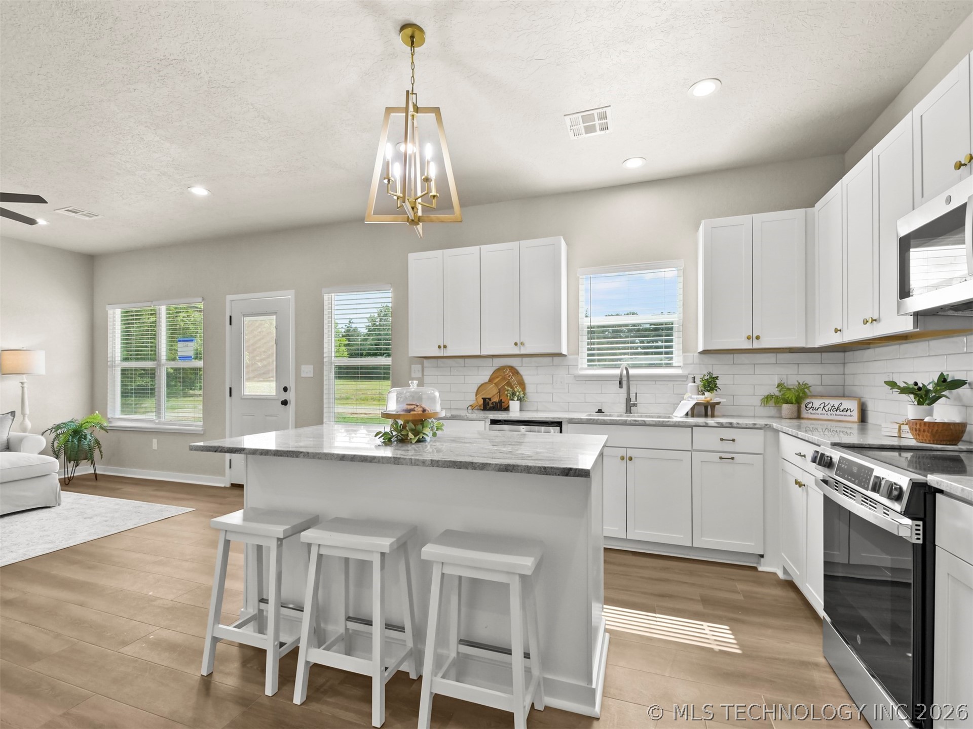 167 Aspen Circle Property Photo 3